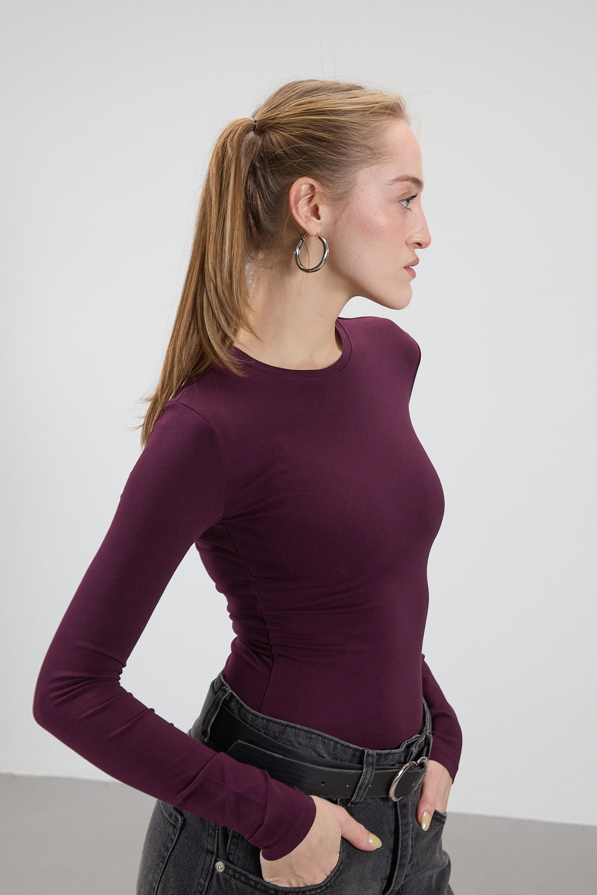 Gardenia_Round-Neck-Basic-Blouse-addax