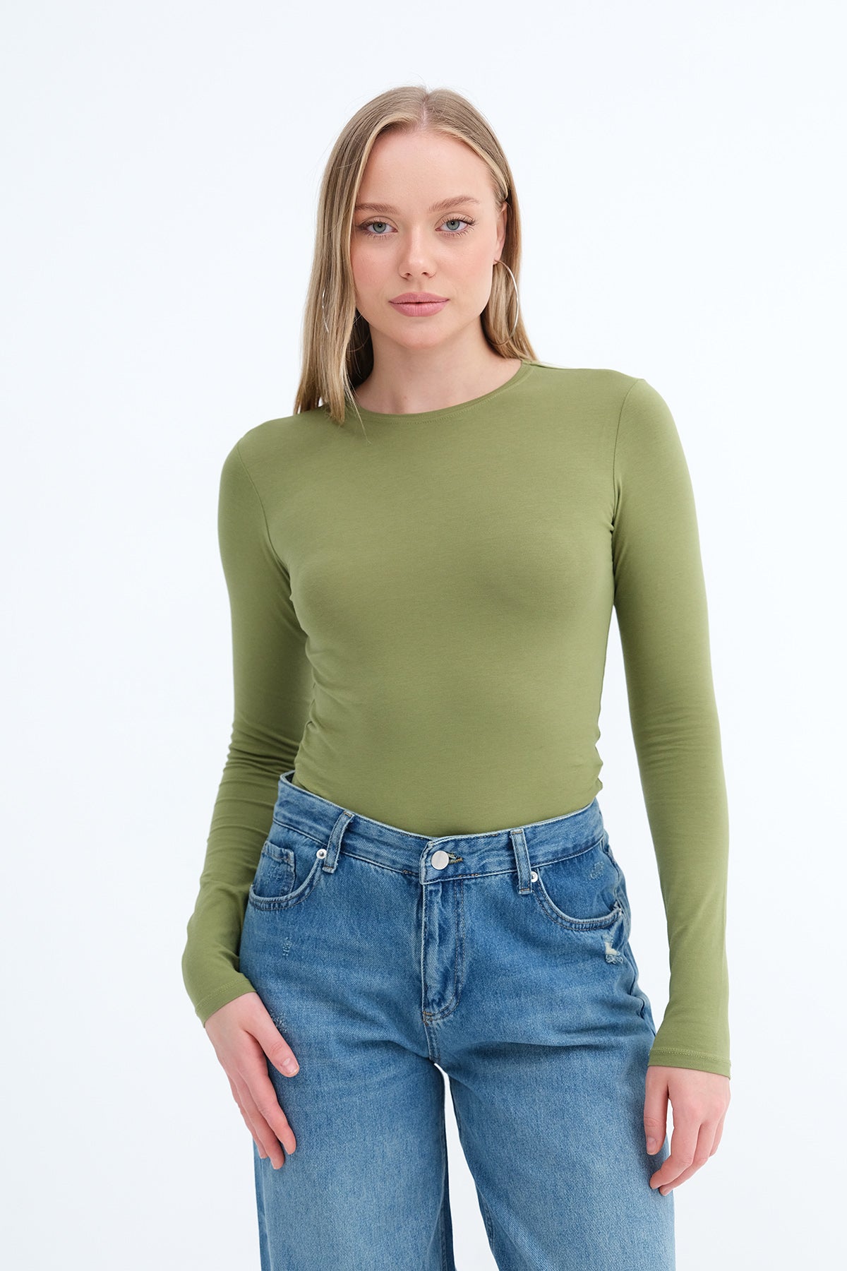 Matcha_Round-Neck-Basic-Blouse-addax