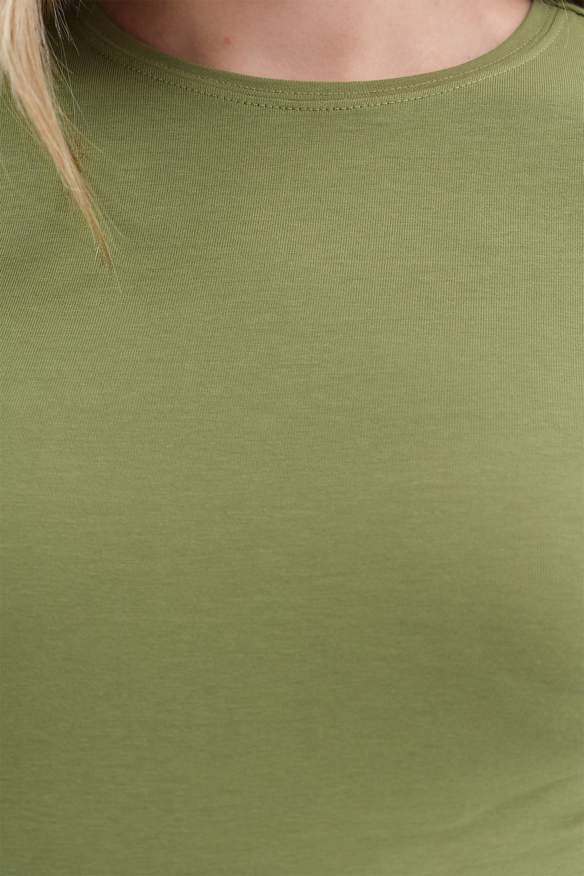 Matcha_Round-Neck-Basic-Blouse-addax