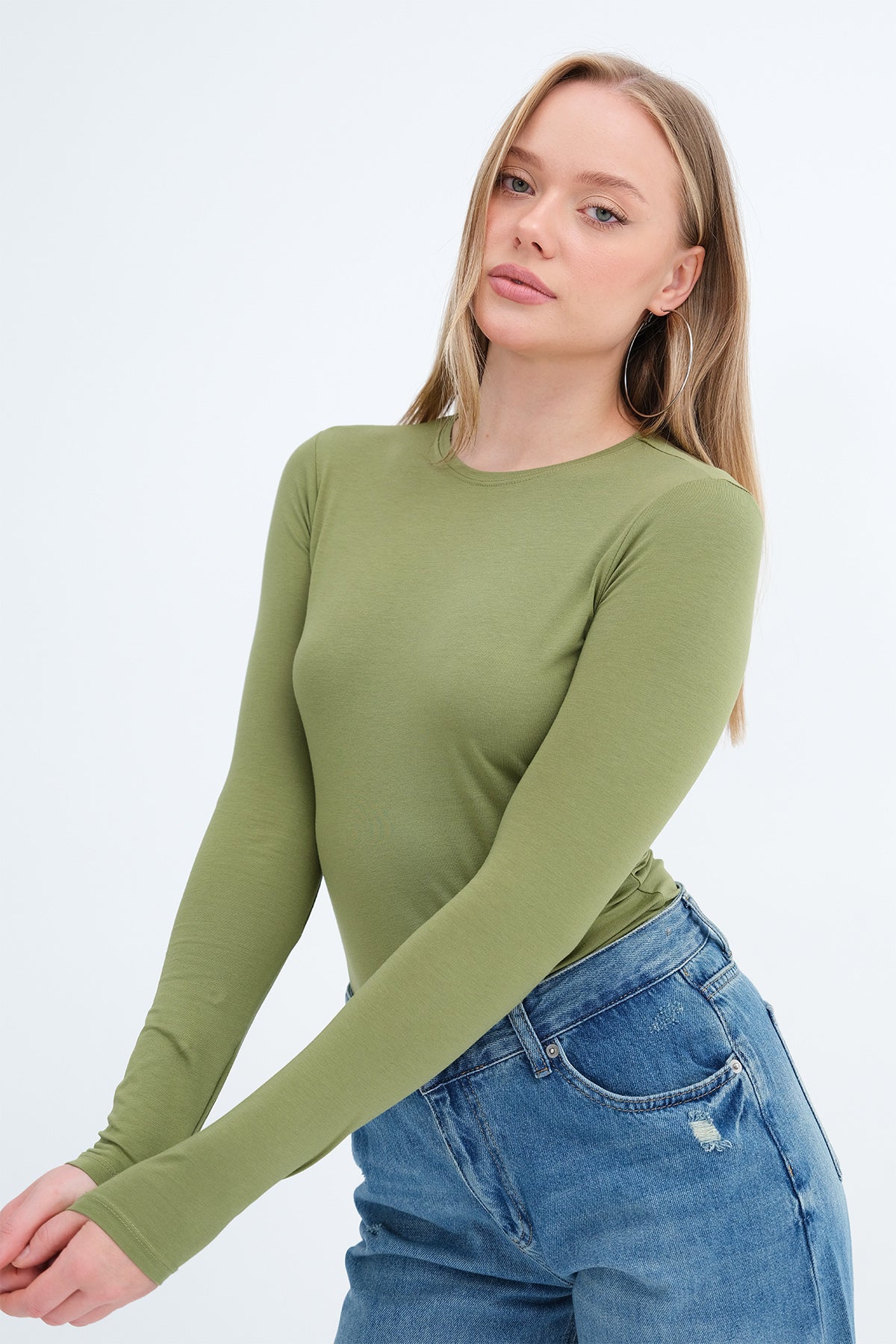 Matcha_Round-Neck-Basic-Blouse-addax