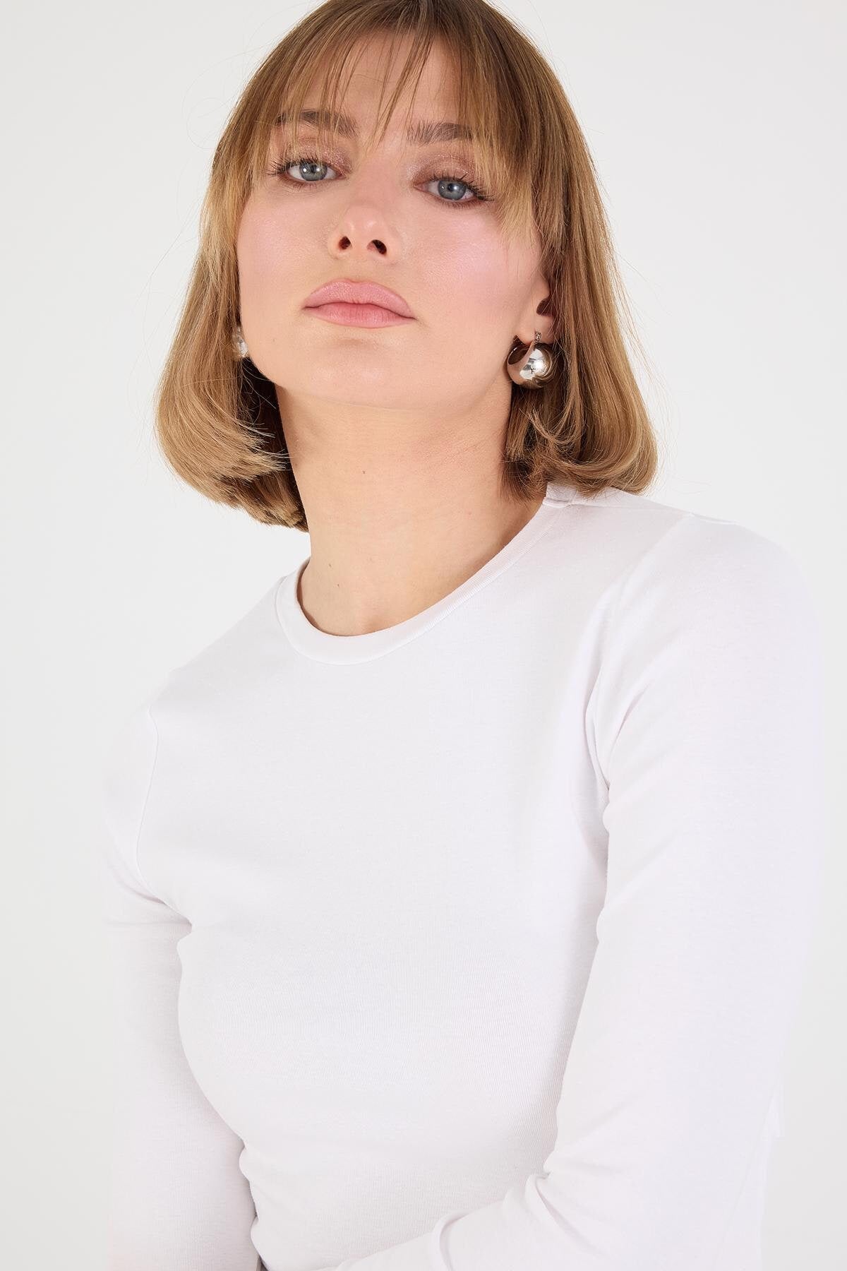 White_Round-Neck-Basic-Crop-Blouse-addax