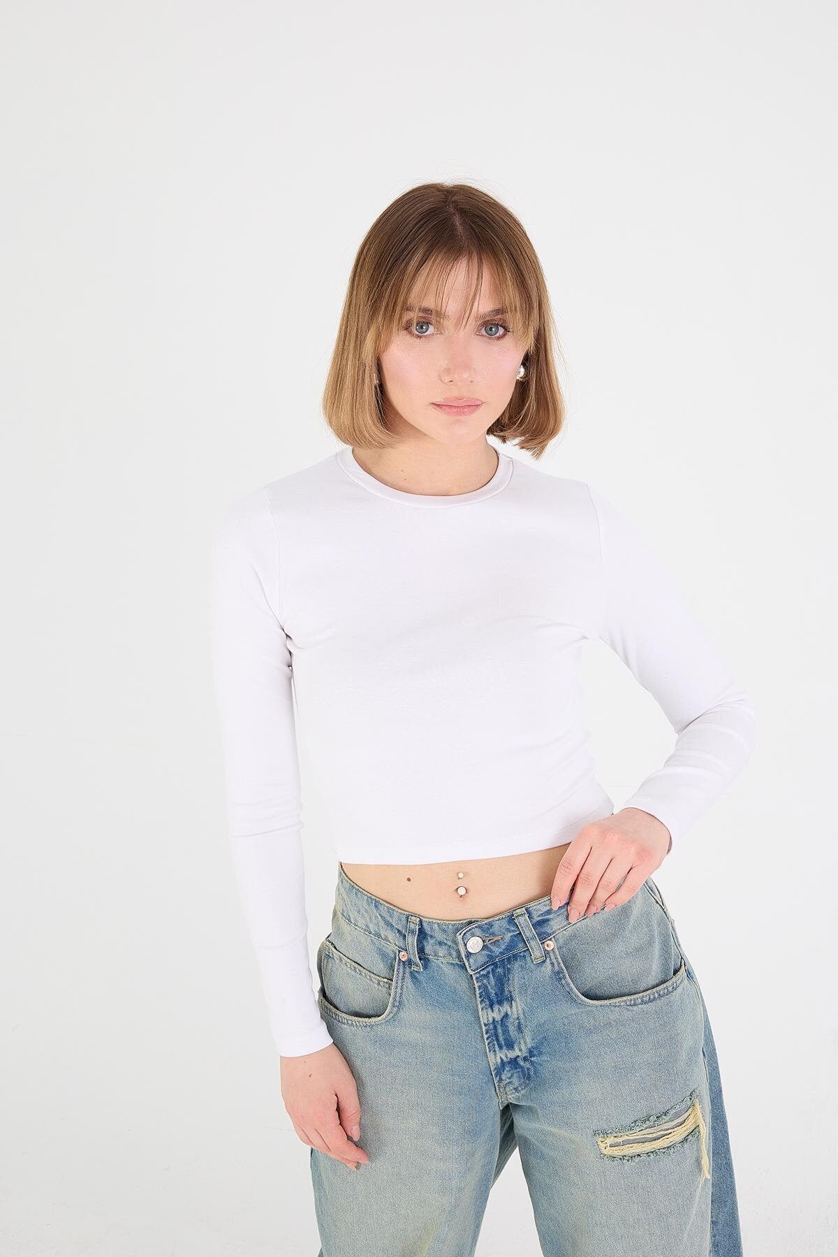 White_Round-Neck-Basic-Crop-Blouse-addax