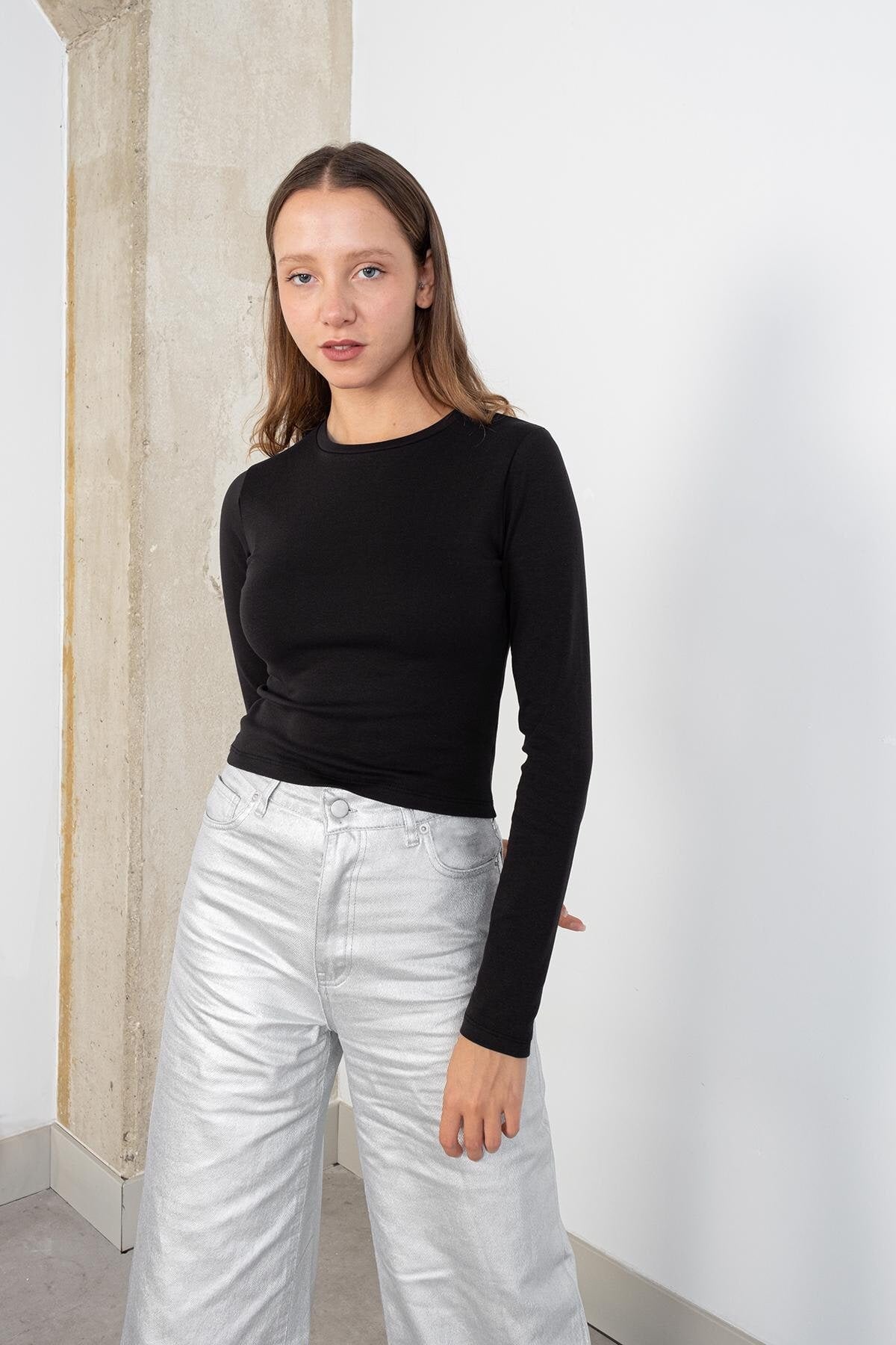 Black_Round-Neck-Basic-Crop-Blouse-addax