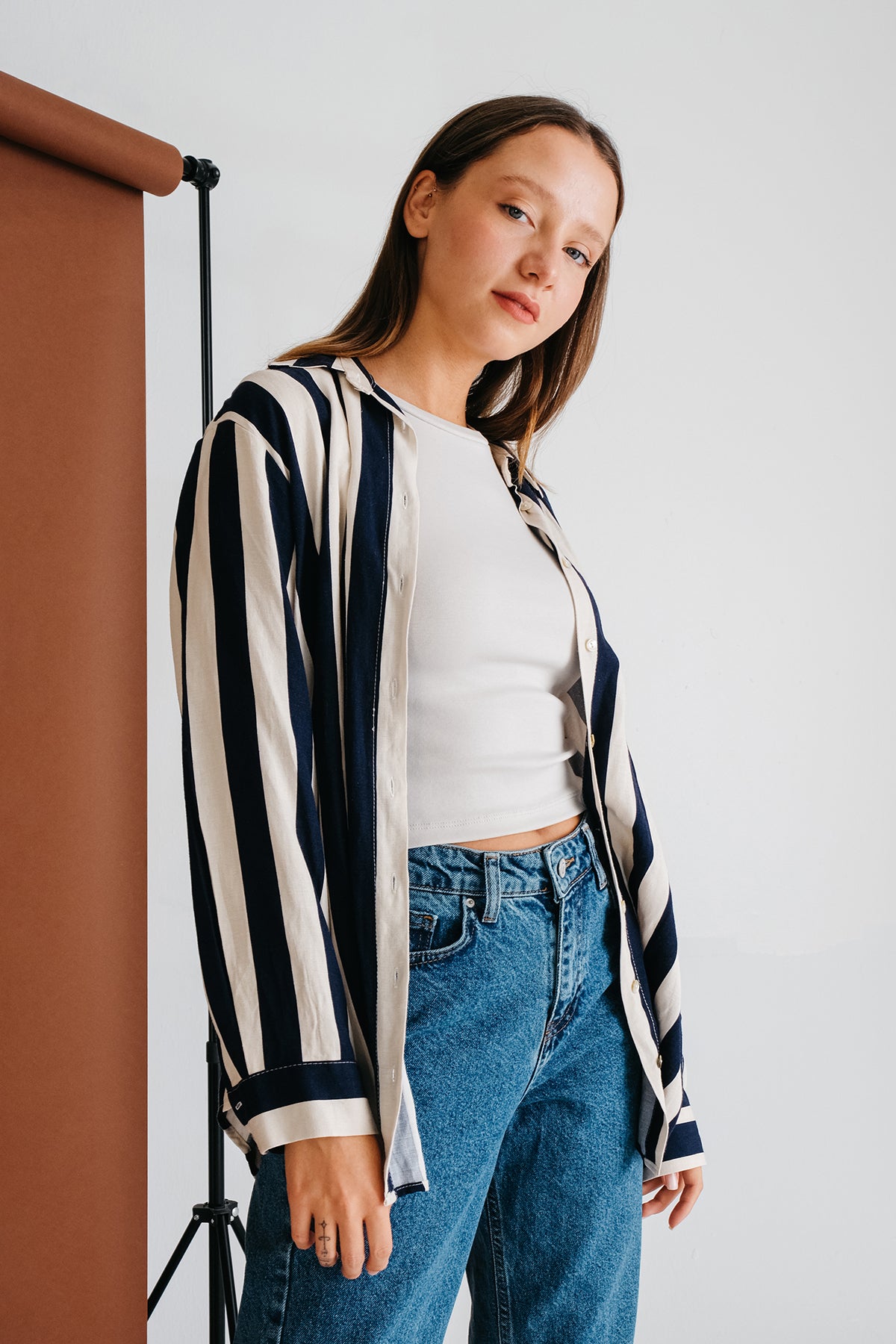 Stone_Round-Neck-Basic-Crop-Blouse-addax