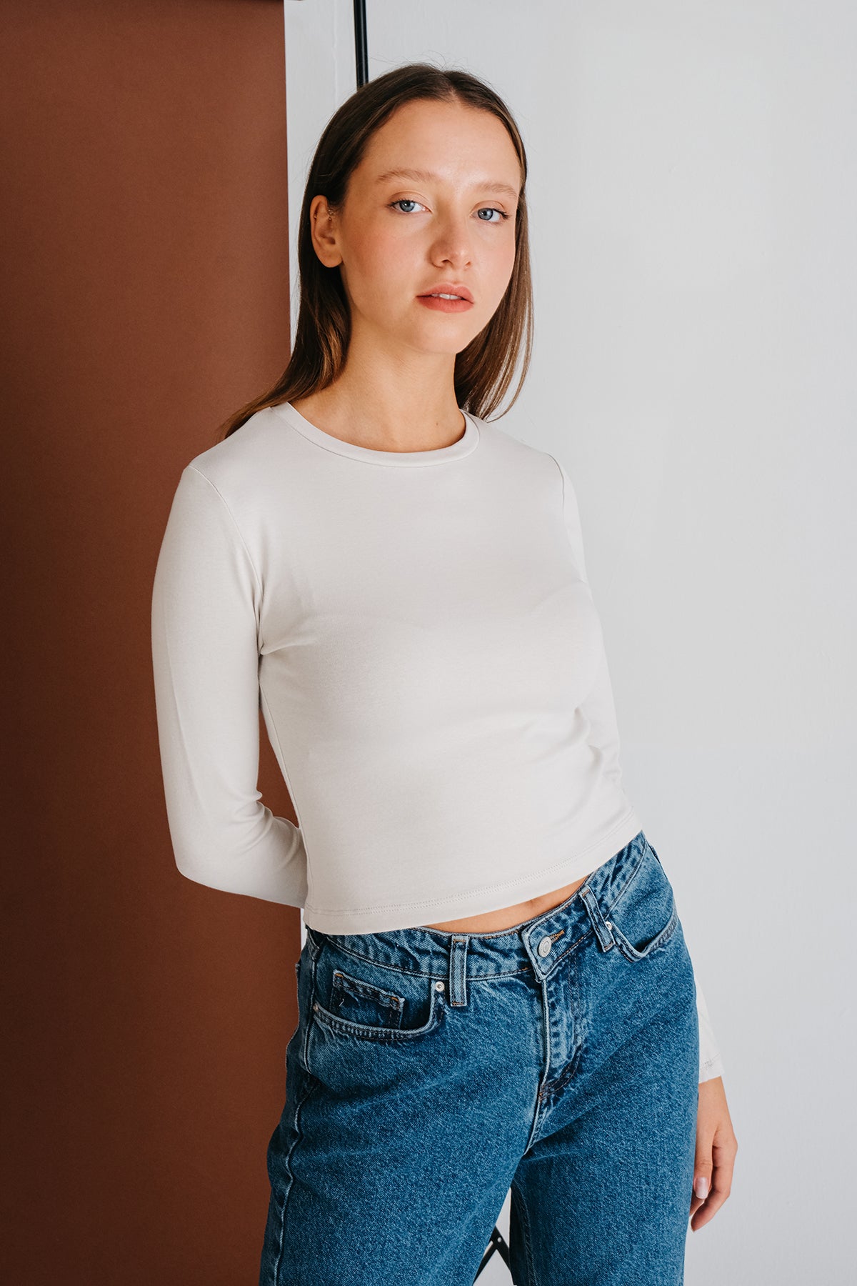 Stone_Round-Neck-Basic-Crop-Blouse-addax