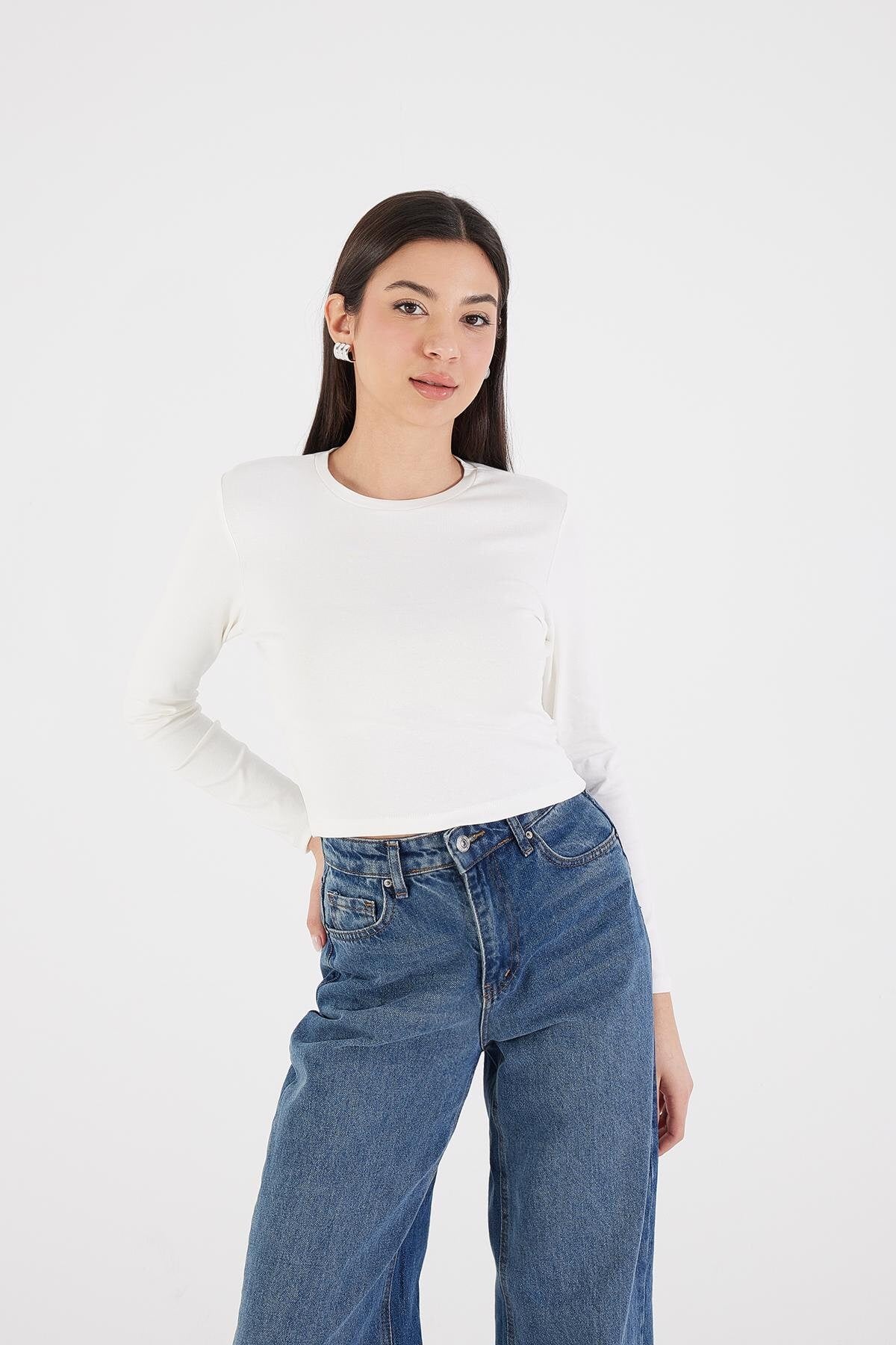 Ecru_Round-Neck-Basic-Crop-Blouse-addax