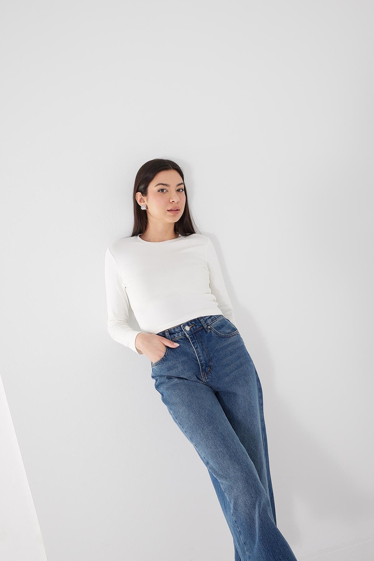 Ecru_Round-Neck-Basic-Crop-Blouse-addax