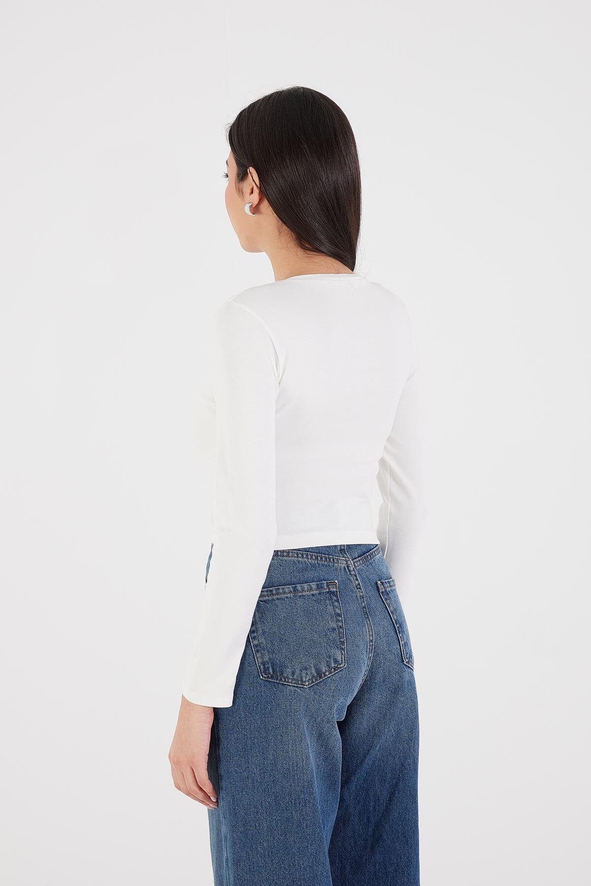 Ecru_Round-Neck-Basic-Crop-Blouse-addax