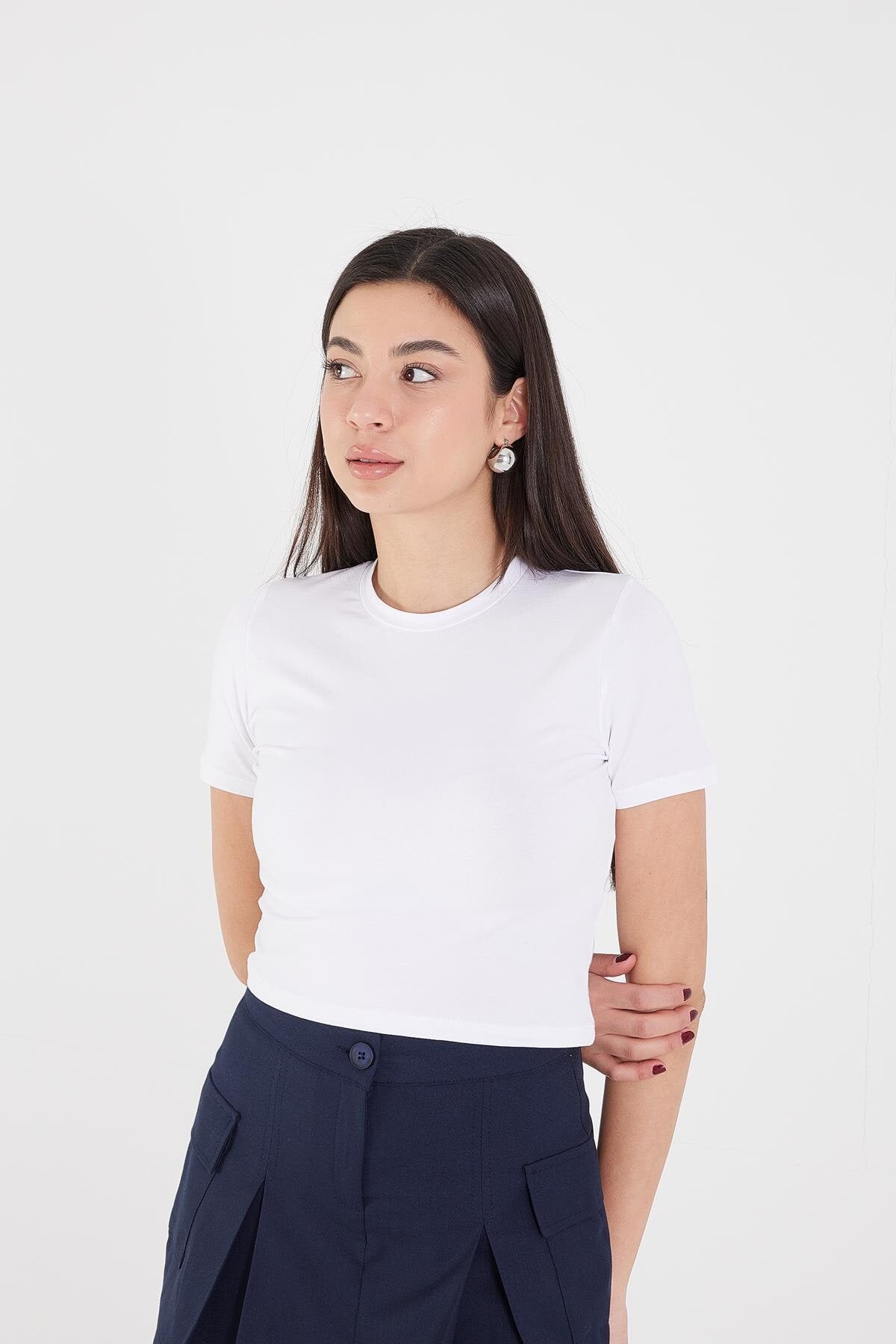 White_Round-Neck-Basic-Crop-T-Shirt-addax