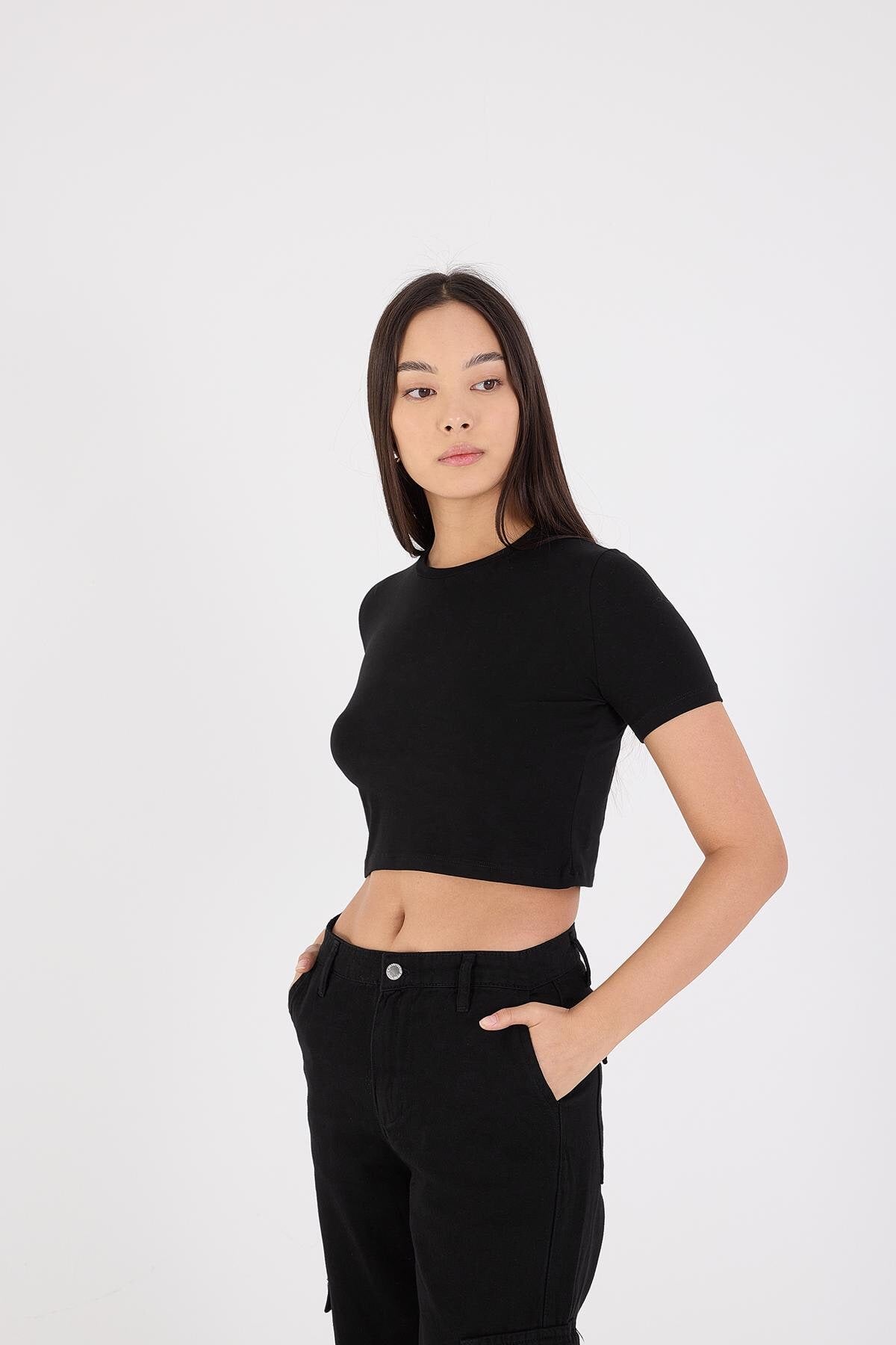 Black_Round-Neck-Basic-Crop-T-Shirt-addax