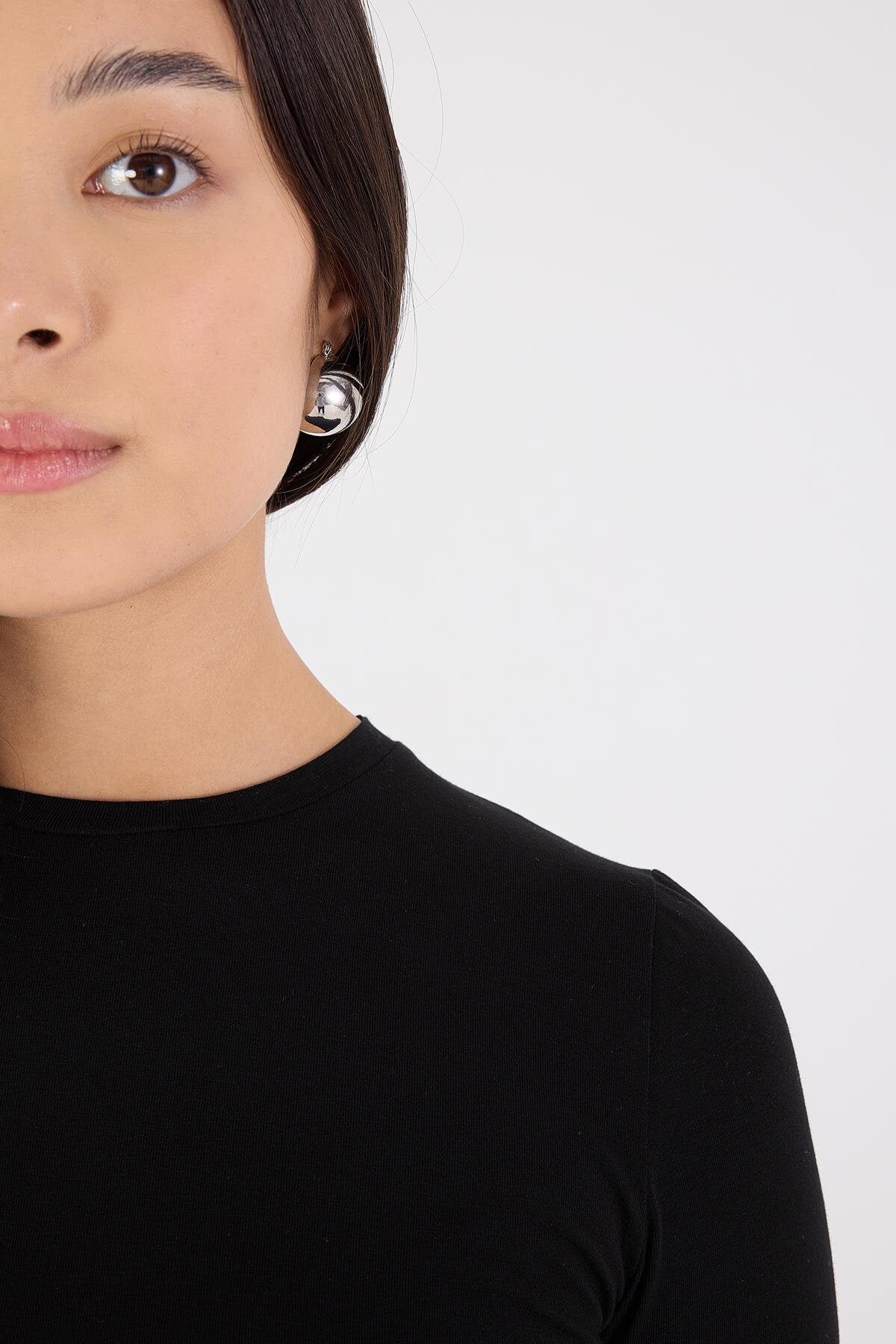 Black_Round-Neck-Basic-Crop-T-Shirt-addax