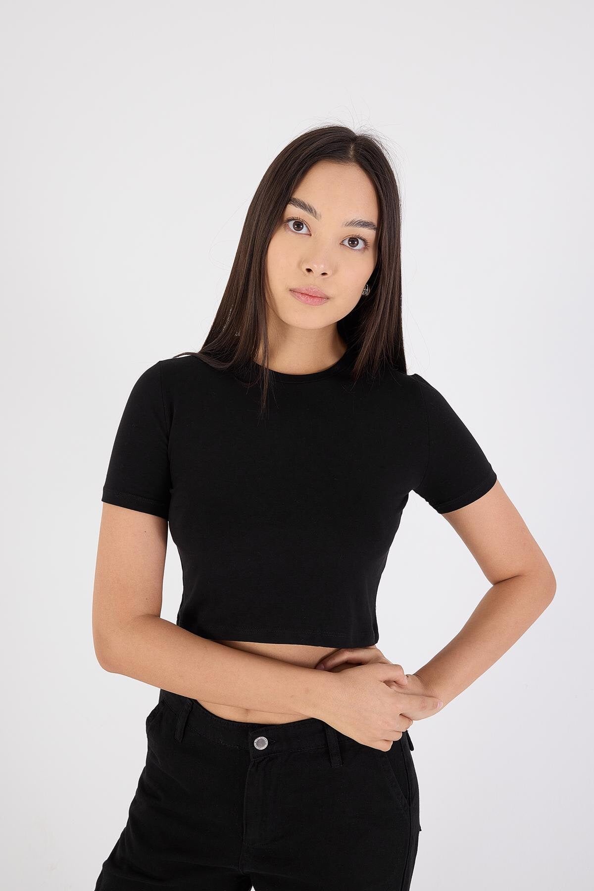 Black_Round-Neck-Basic-Crop-T-Shirt-addax