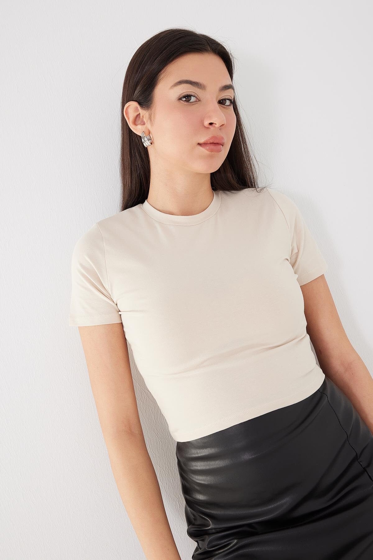 Stone_Round-Neck-Basic-Crop-T-Shirt-addax