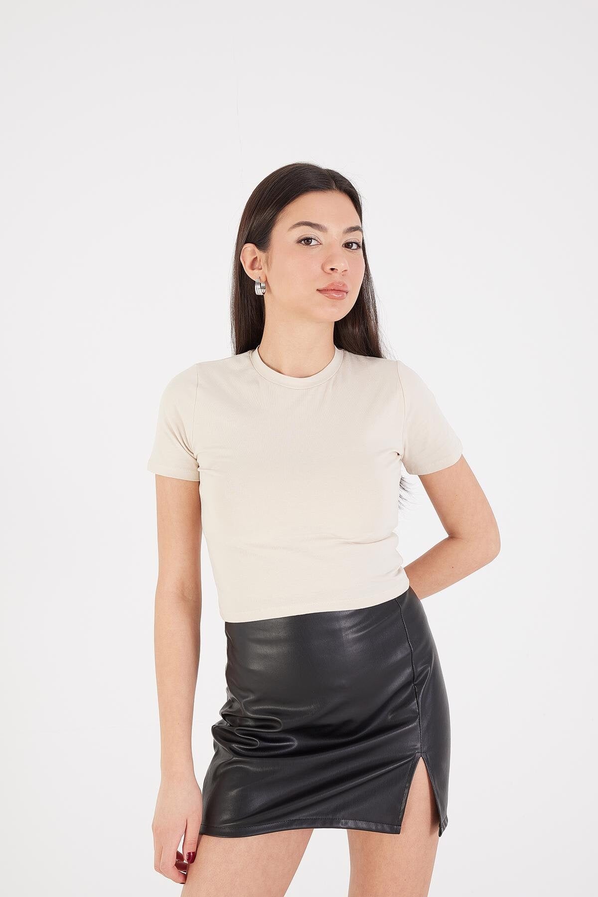 Stone_Round-Neck-Basic-Crop-T-Shirt-addax