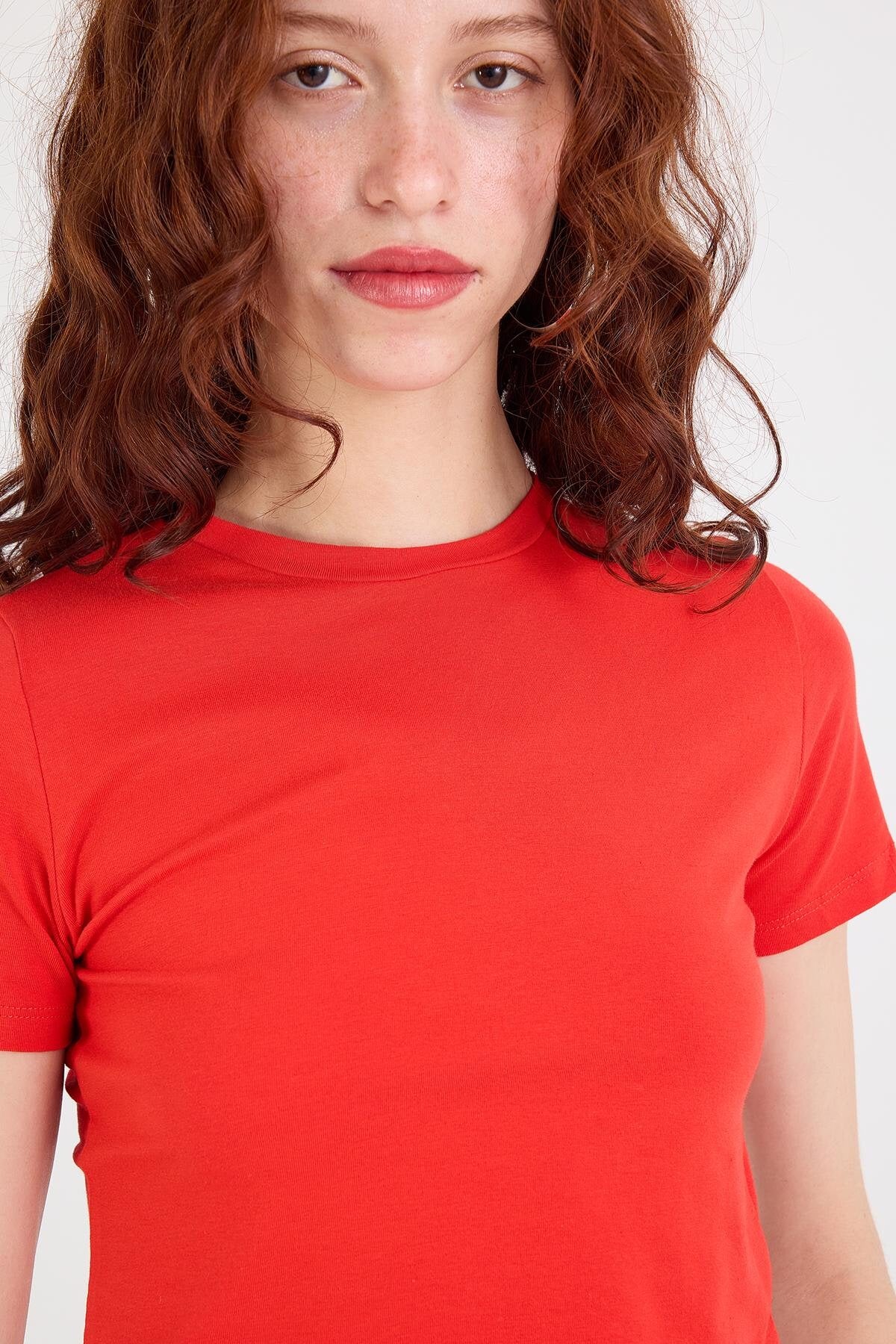 Red_Round-Neck-Basic-Crop-T-Shirt-addax
