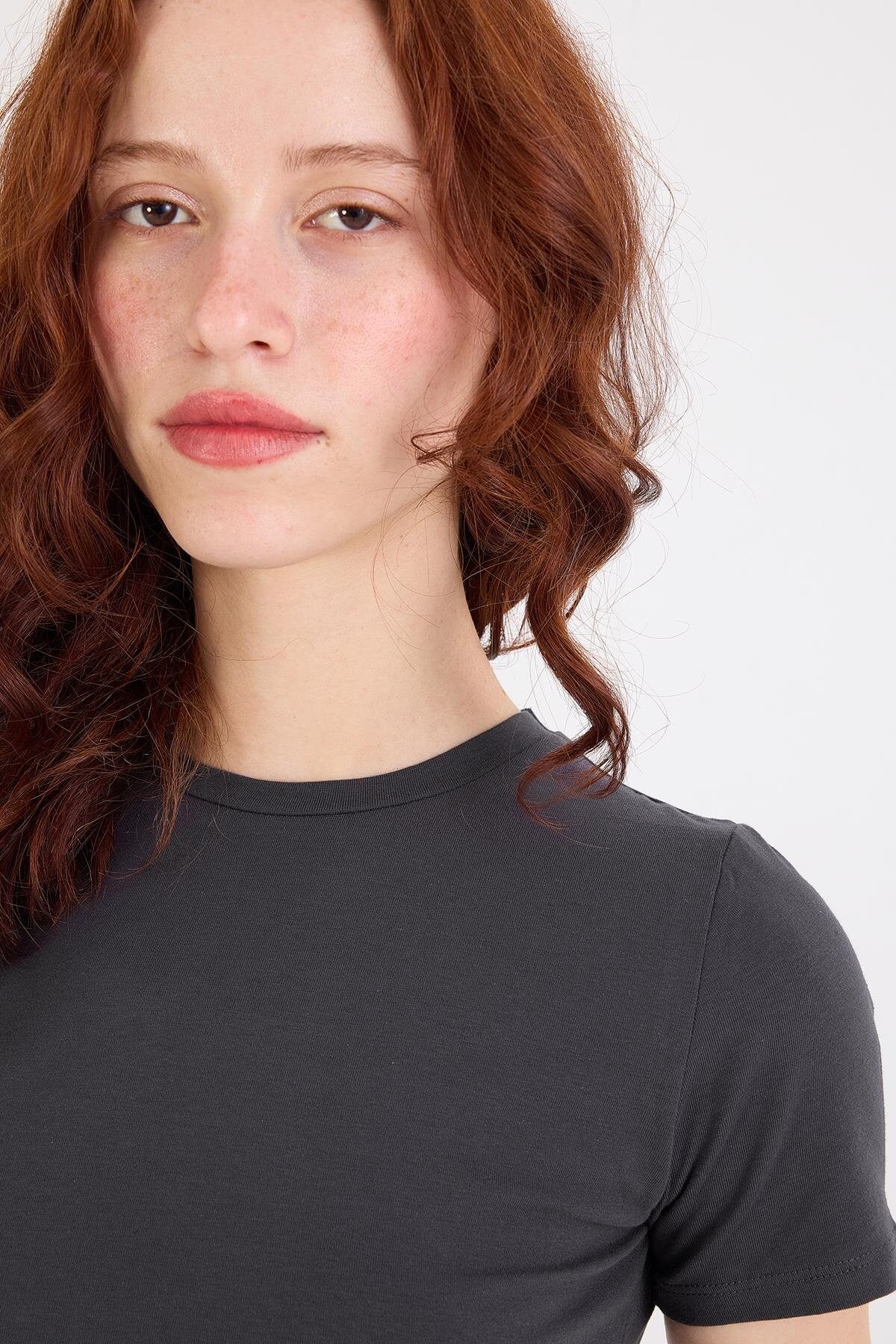 Charcoal_Round-Neck-Basic-Crop-T-Shirt-addax