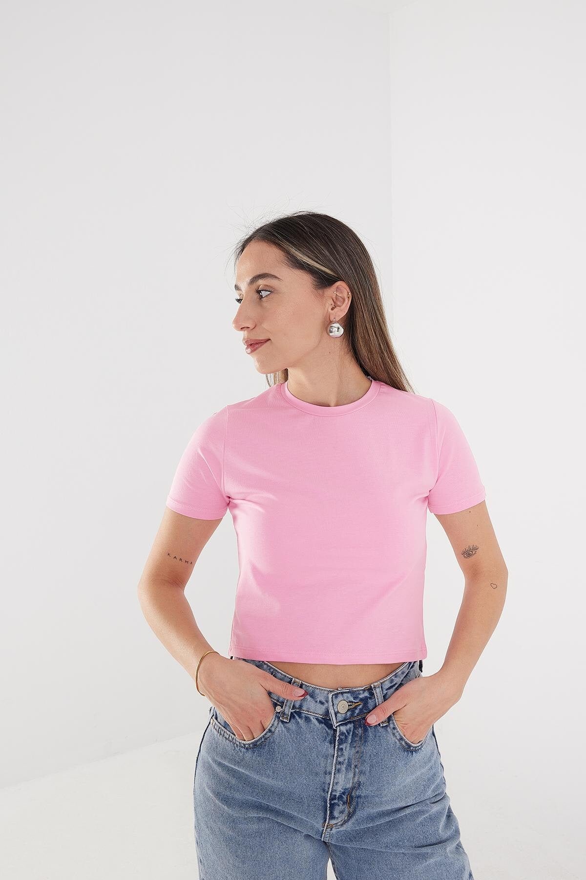 Begonia_Round-Neck-Basic-Crop-T-Shirt-addax