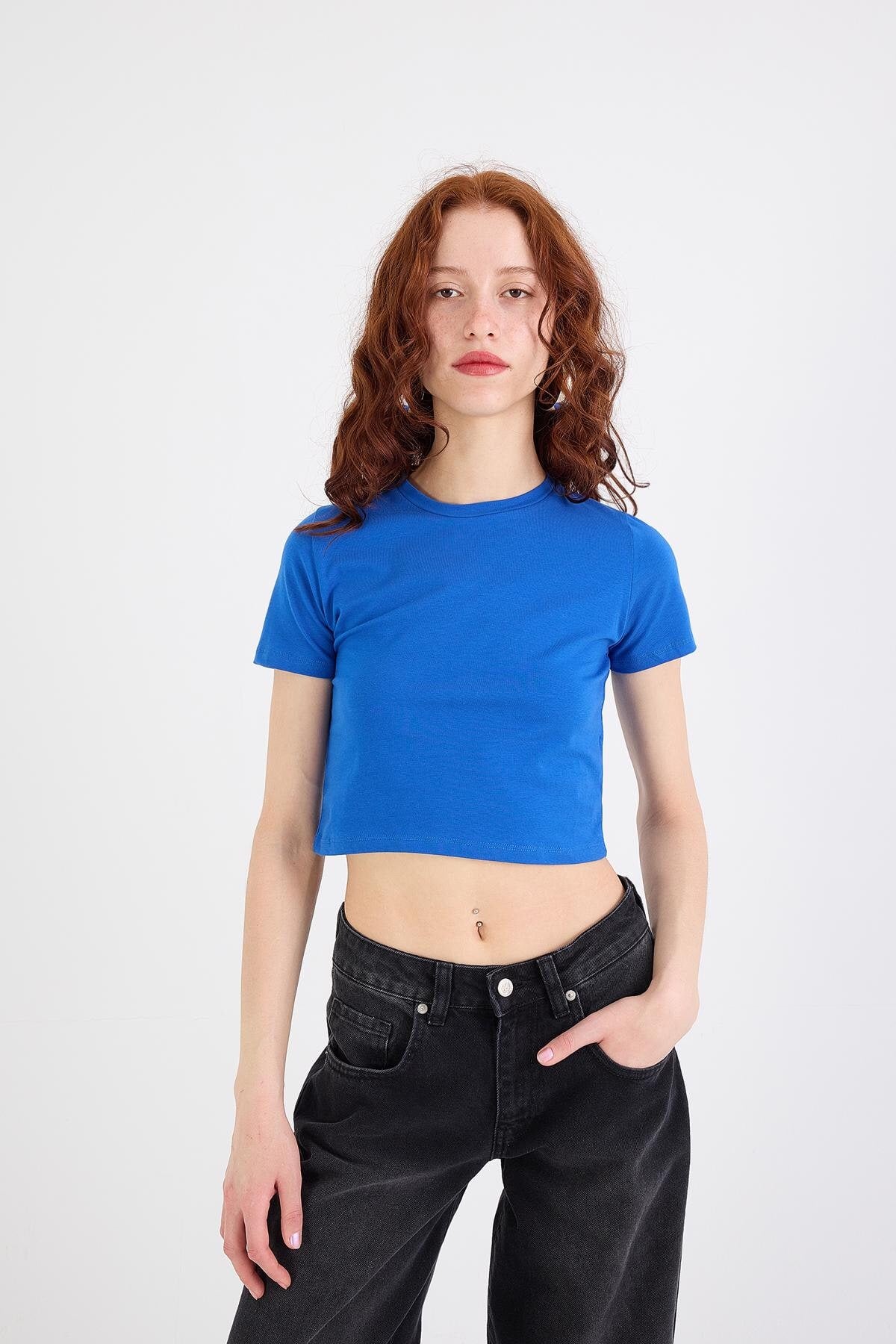 Sky-Blue_Round-Neck-Basic-Crop-T-Shirt-addax