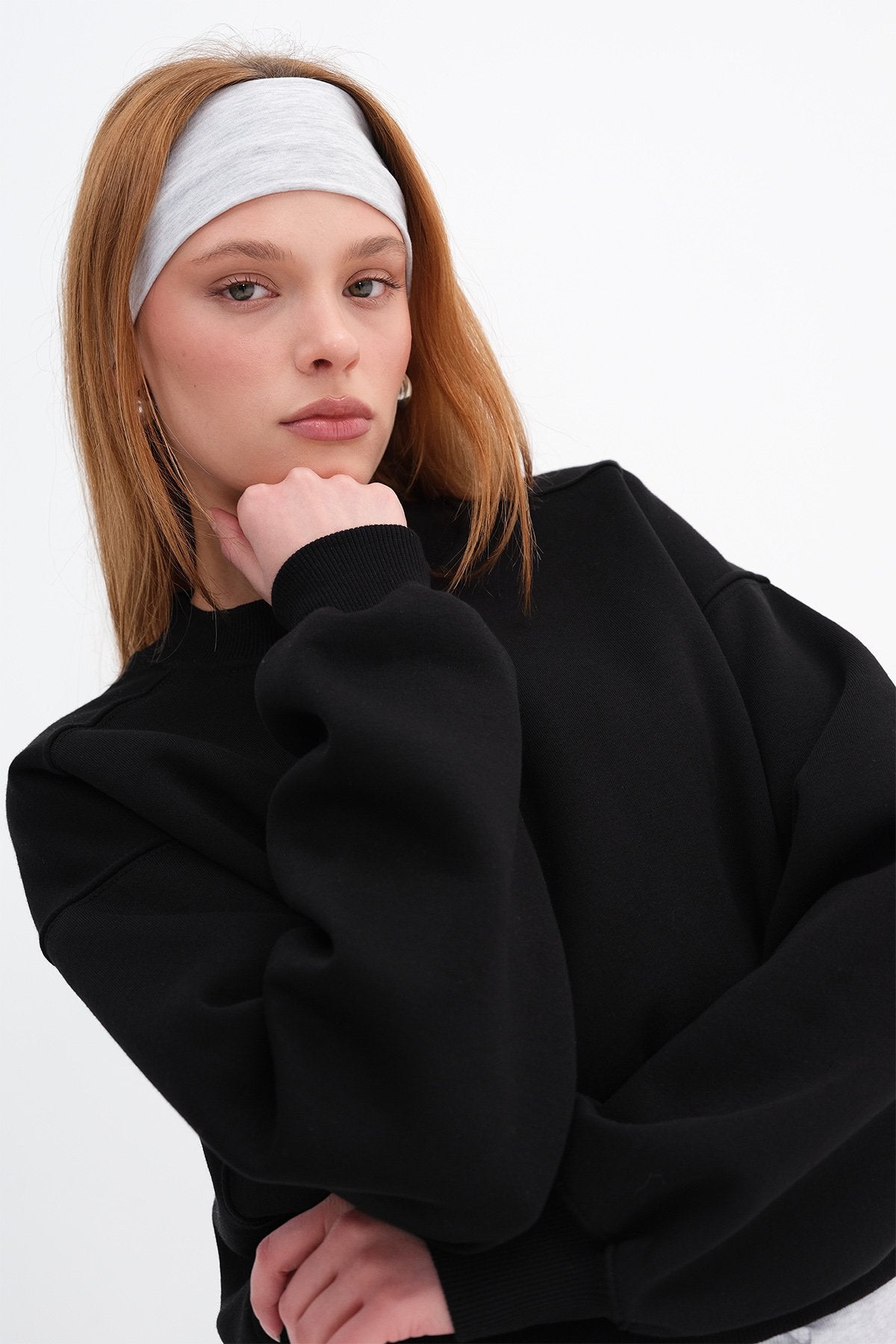 Black_Brushed-Crew-Neck-Basic-Sweatshirt-addax