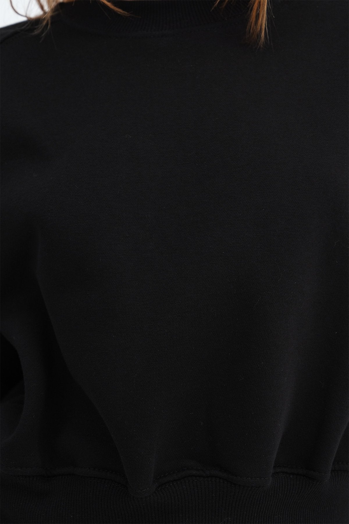 Black_Brushed-Crew-Neck-Basic-Sweatshirt-addax
