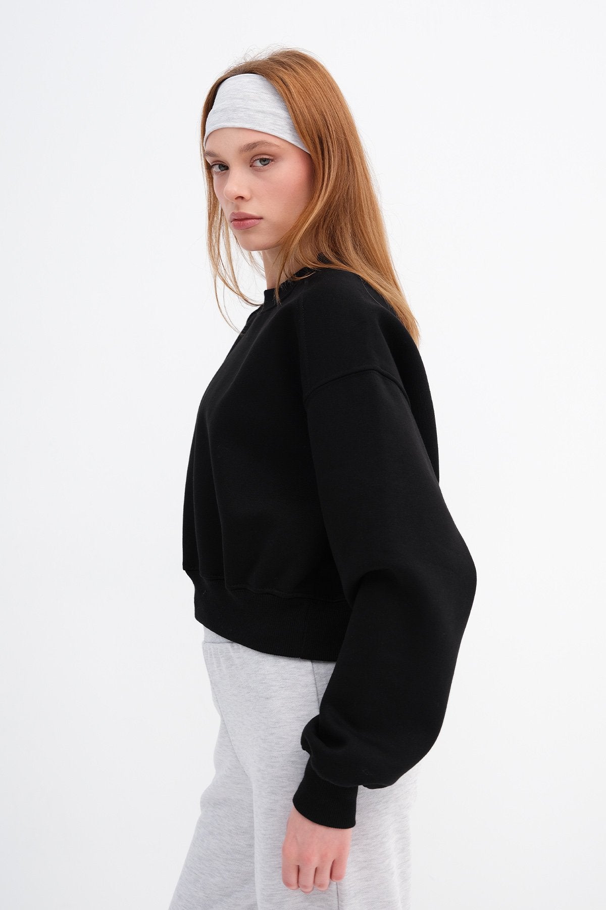 Black_Brushed-Crew-Neck-Basic-Sweatshirt-addax