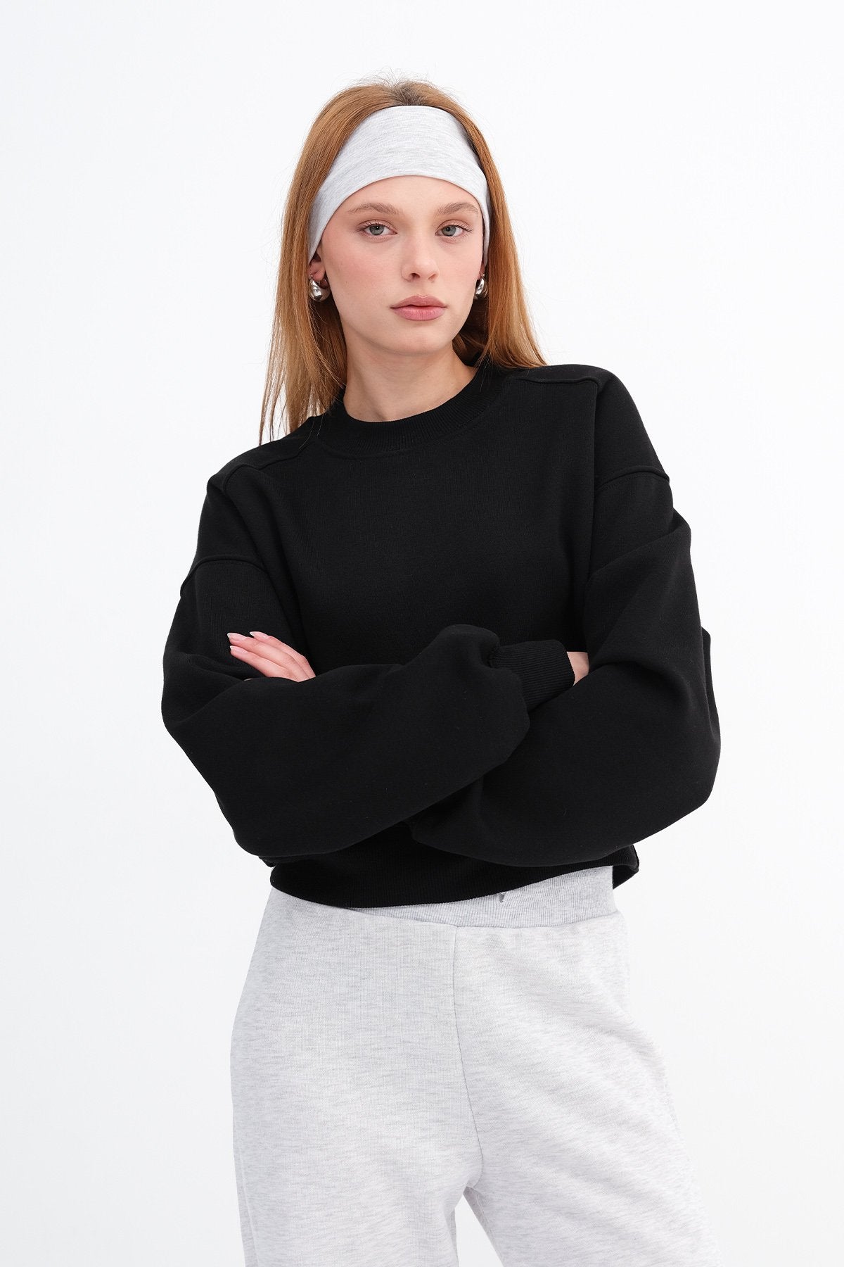 Black_Brushed-Crew-Neck-Basic-Sweatshirt-addax