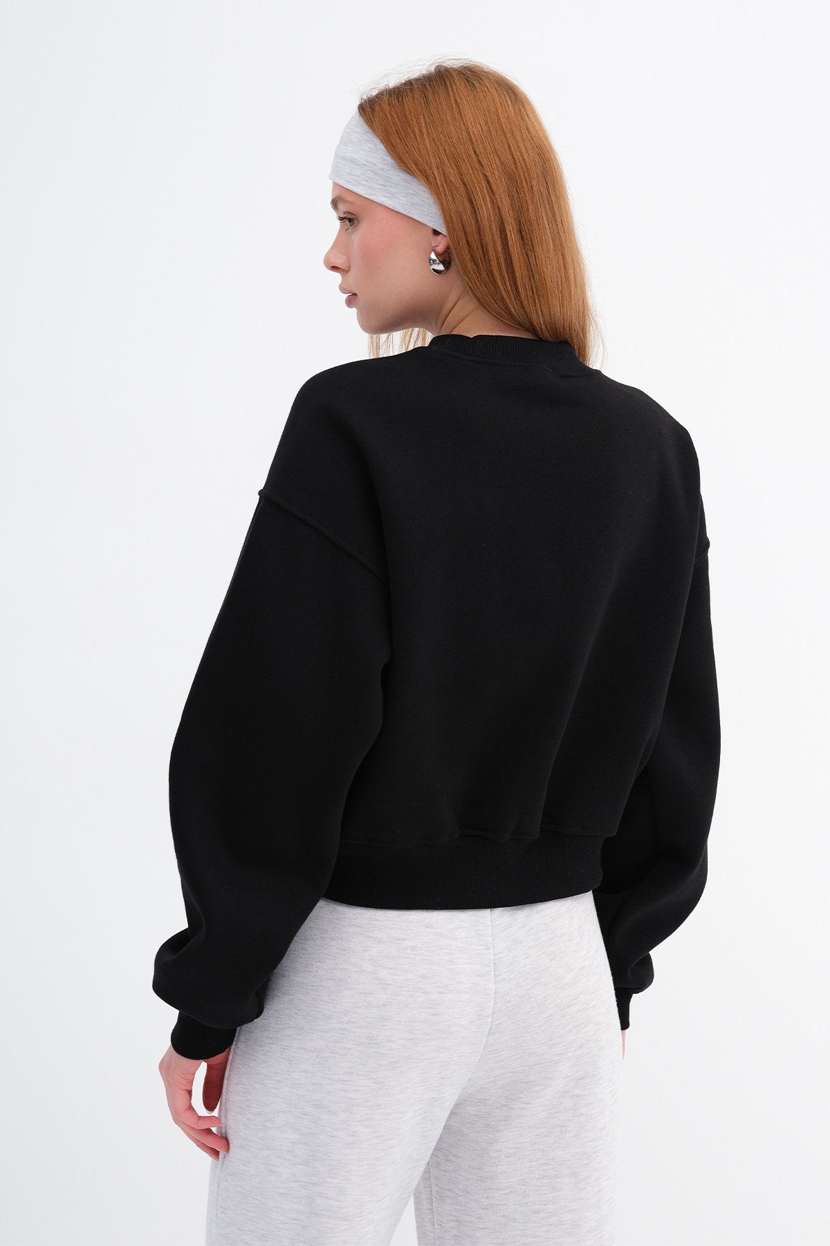 Black_Brushed-Crew-Neck-Basic-Sweatshirt-addax