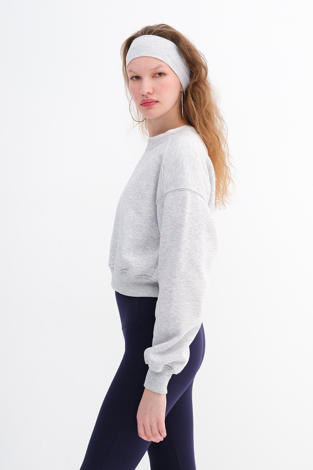 Snow-Melange_Brushed-Crew-Neck-Basic-Sweatshirt-addax