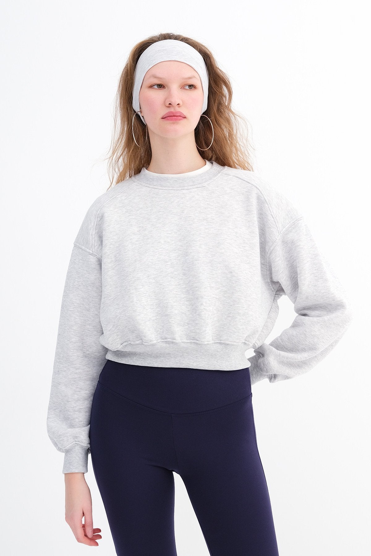 Snow-Melange_Brushed-Crew-Neck-Basic-Sweatshirt-addax