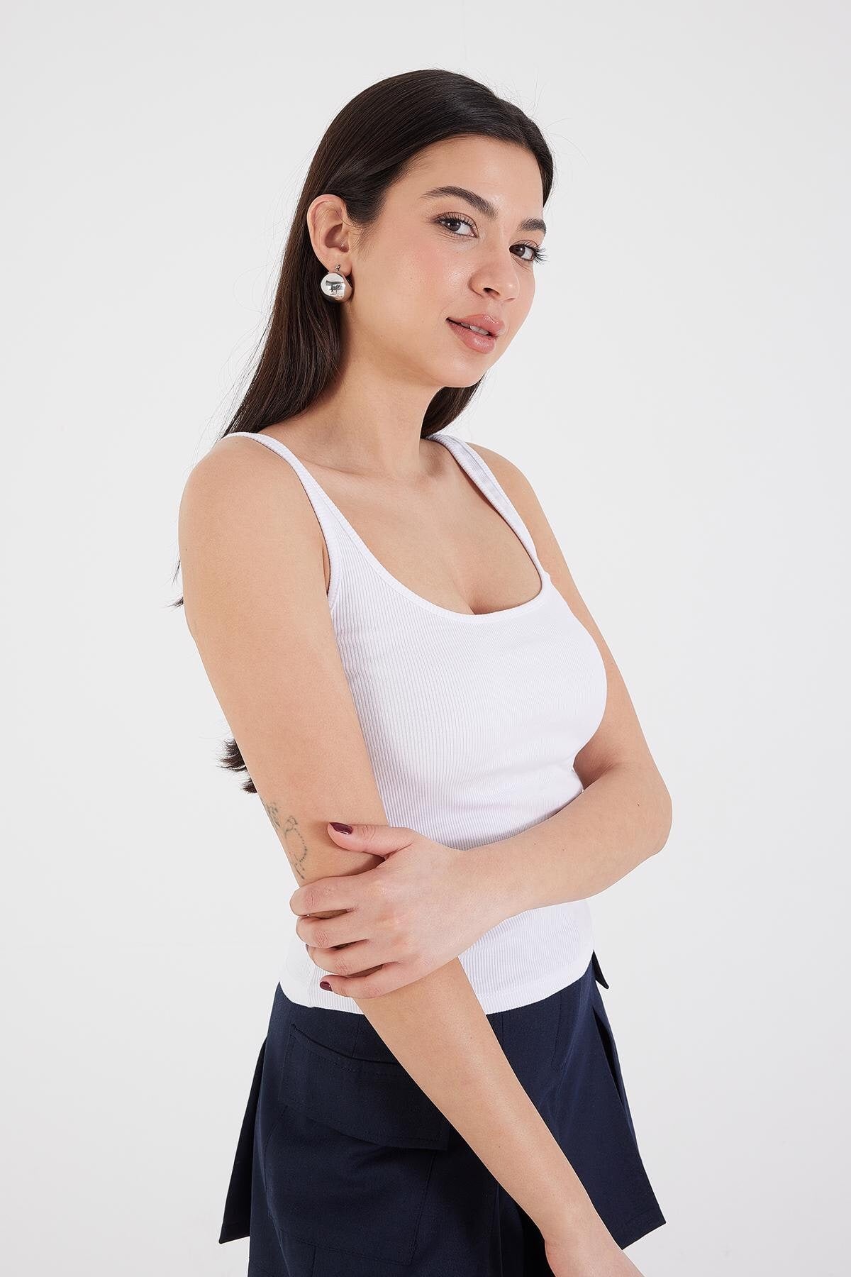 White_U-Neck-Basic-Top-addax