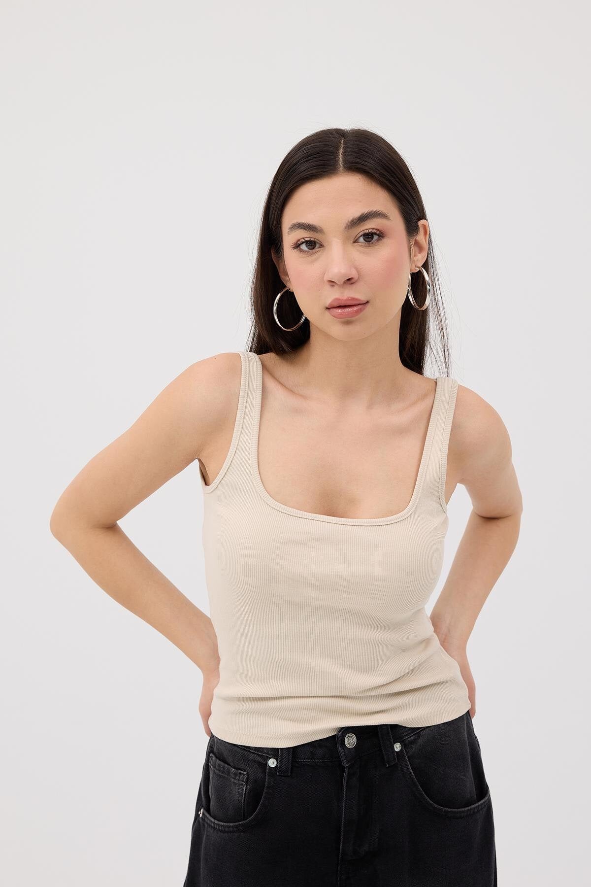 Stone_U-Neck-Basic-Top-addax