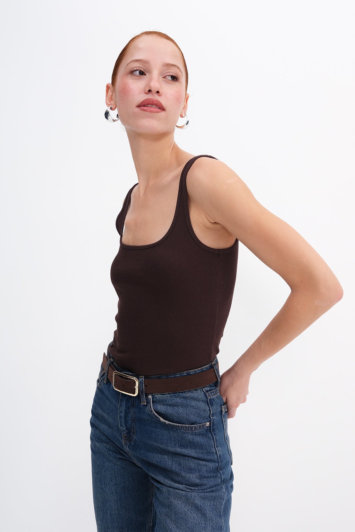 Bitter-Coffee_U-Neck-Basic-Top-addax