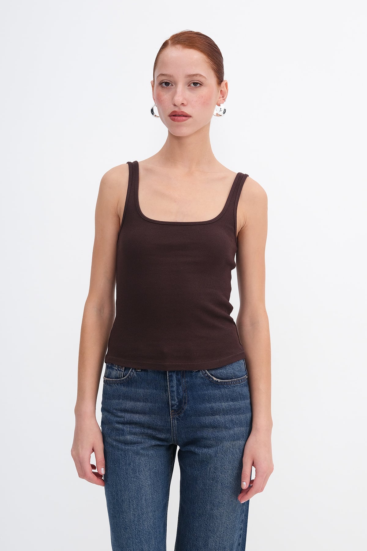 Bitter-Coffee_U-Neck-Basic-Top-addax