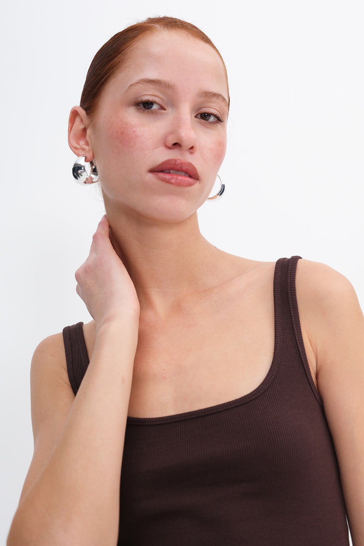 Bitter-Coffee_U-Neck-Basic-Top-addax