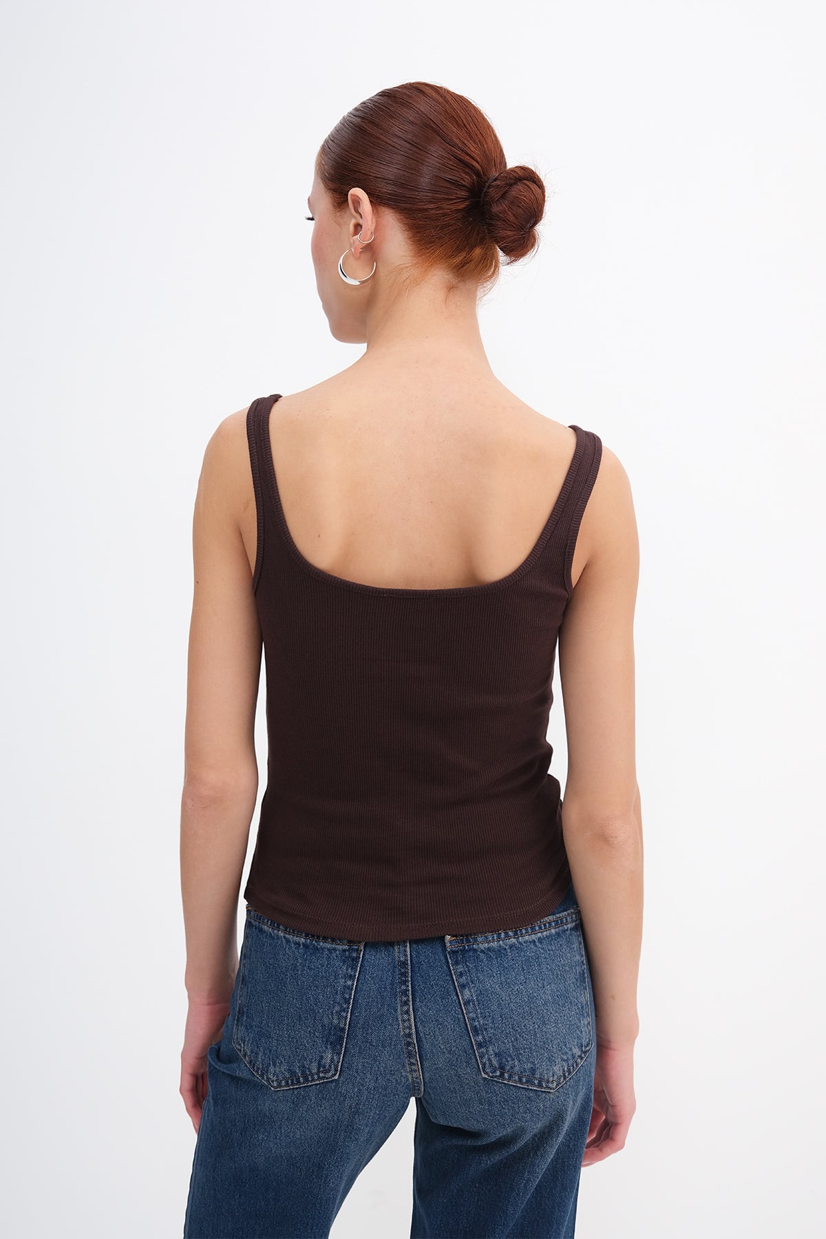 Bitter-Coffee_U-Neck-Basic-Top-addax