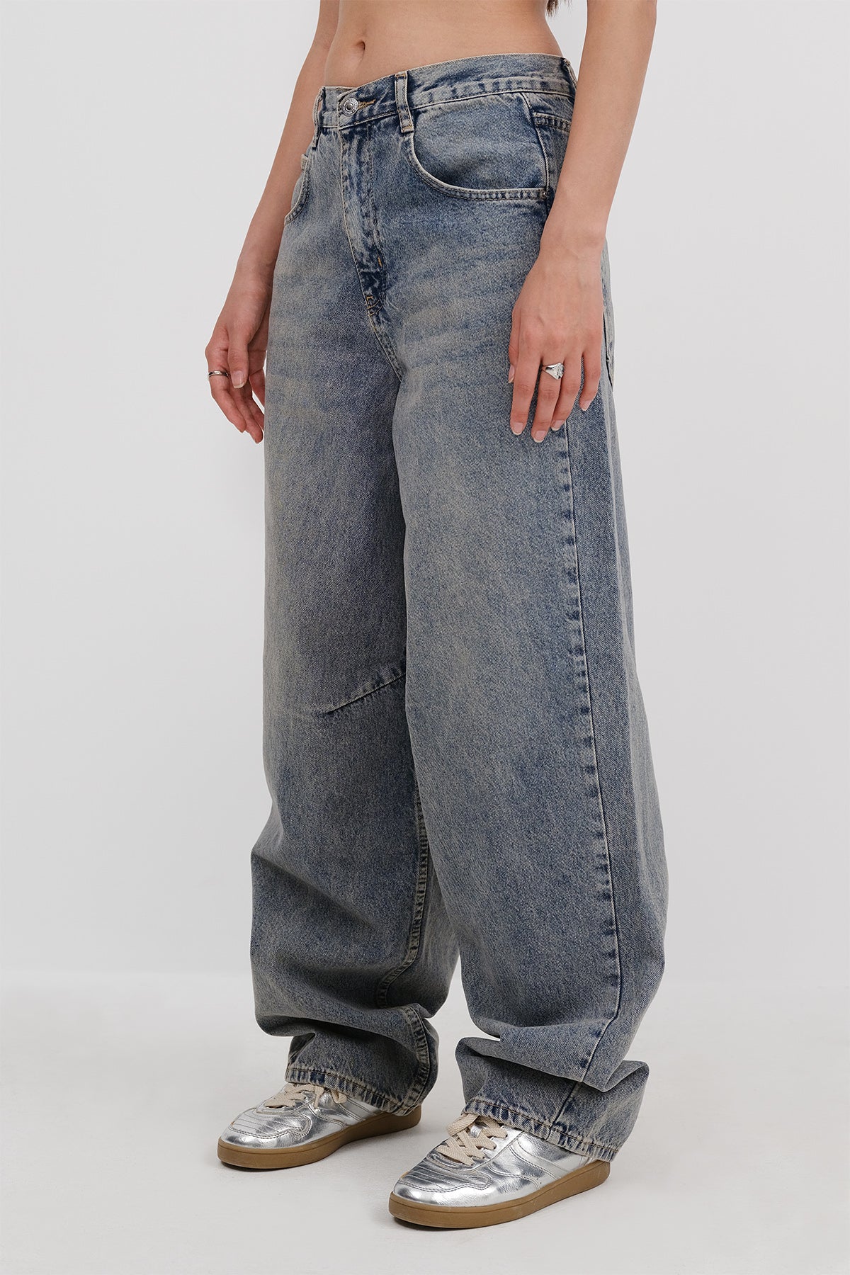 Light-Tint_Wide-Leg-Jeans-with-Strap-Detail-addax