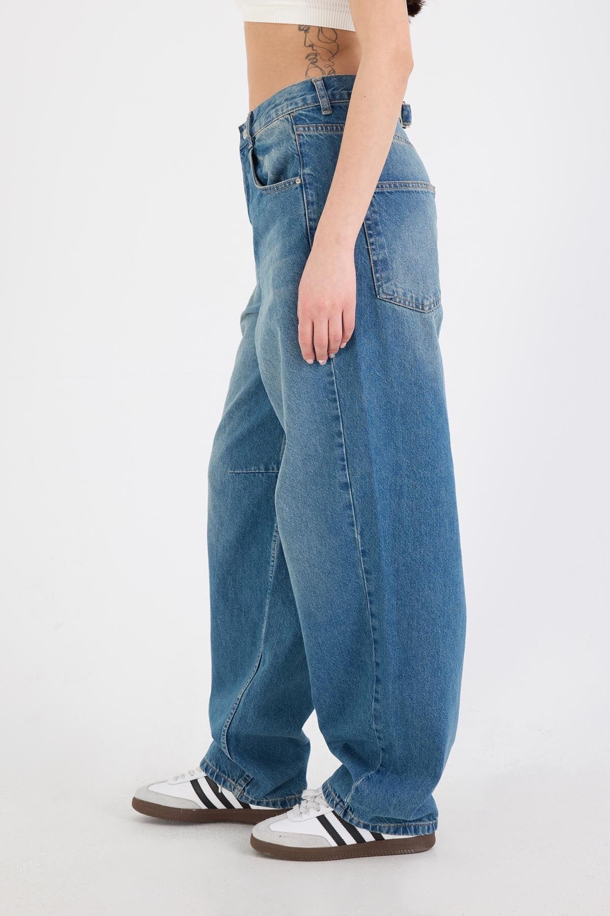 Tint_Wide-Leg-Jeans-with-Strap-Detail-addax