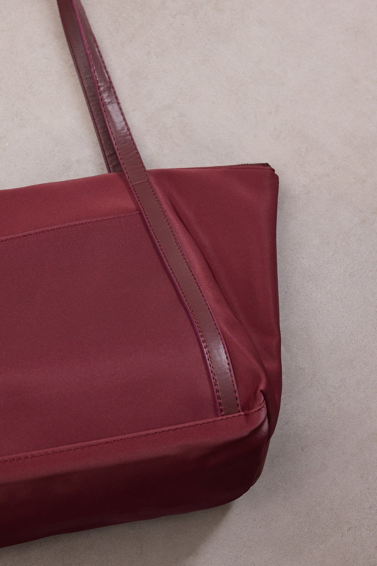 Burgundy_Shoulder-Bag-with-Strap-addax