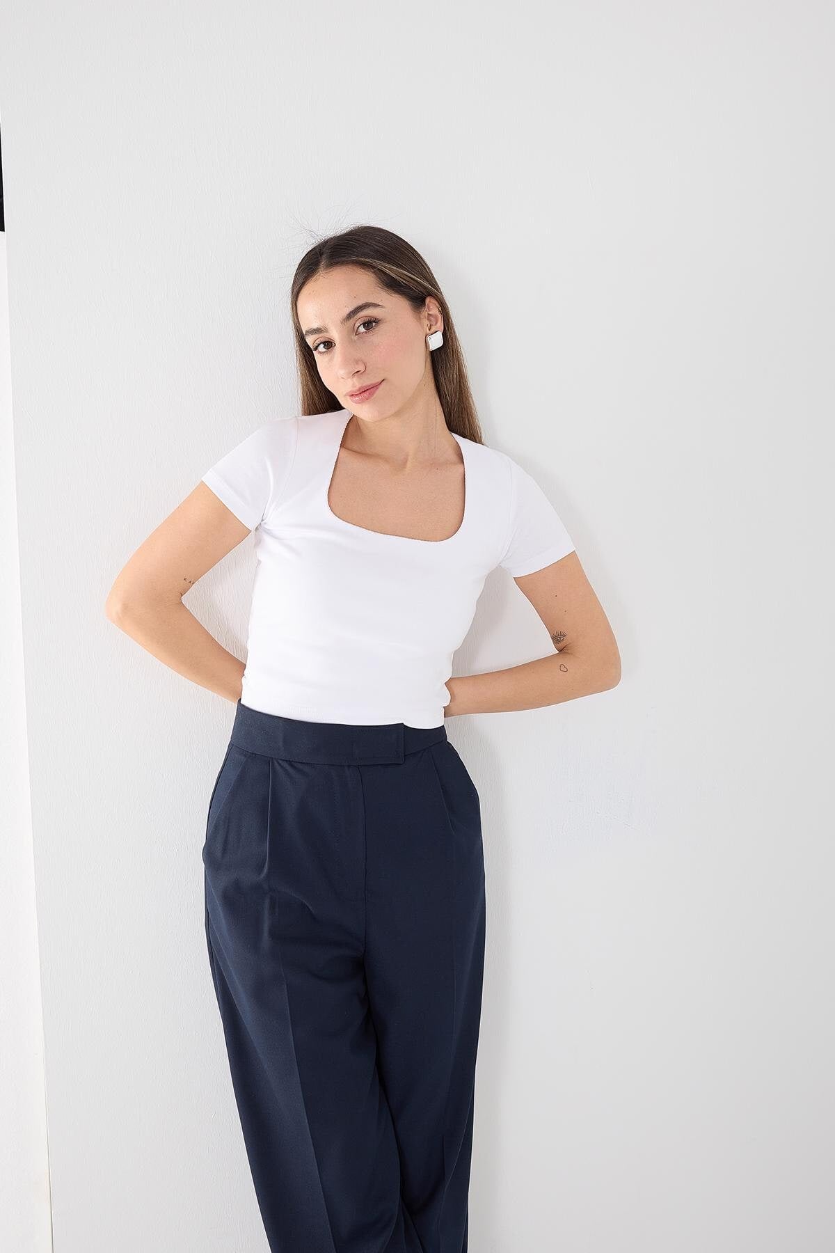 White_Square-Neck-Basic-Blouse-With-Short-Sleeve-addax