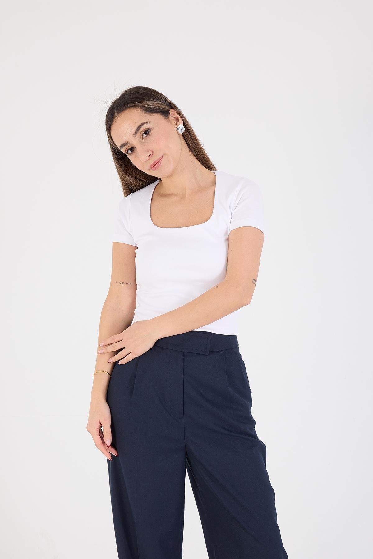 White_Square-Neck-Basic-Blouse-With-Short-Sleeve-addax