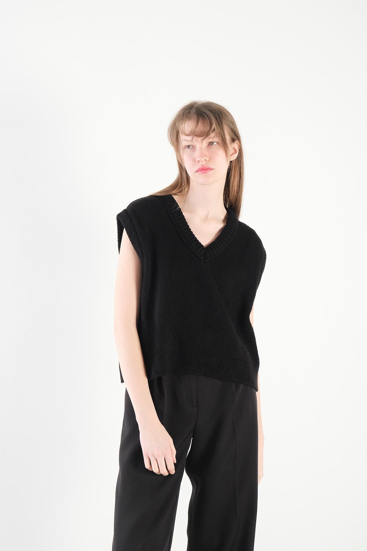 Black_V-Neck-Knit-Vest-addax