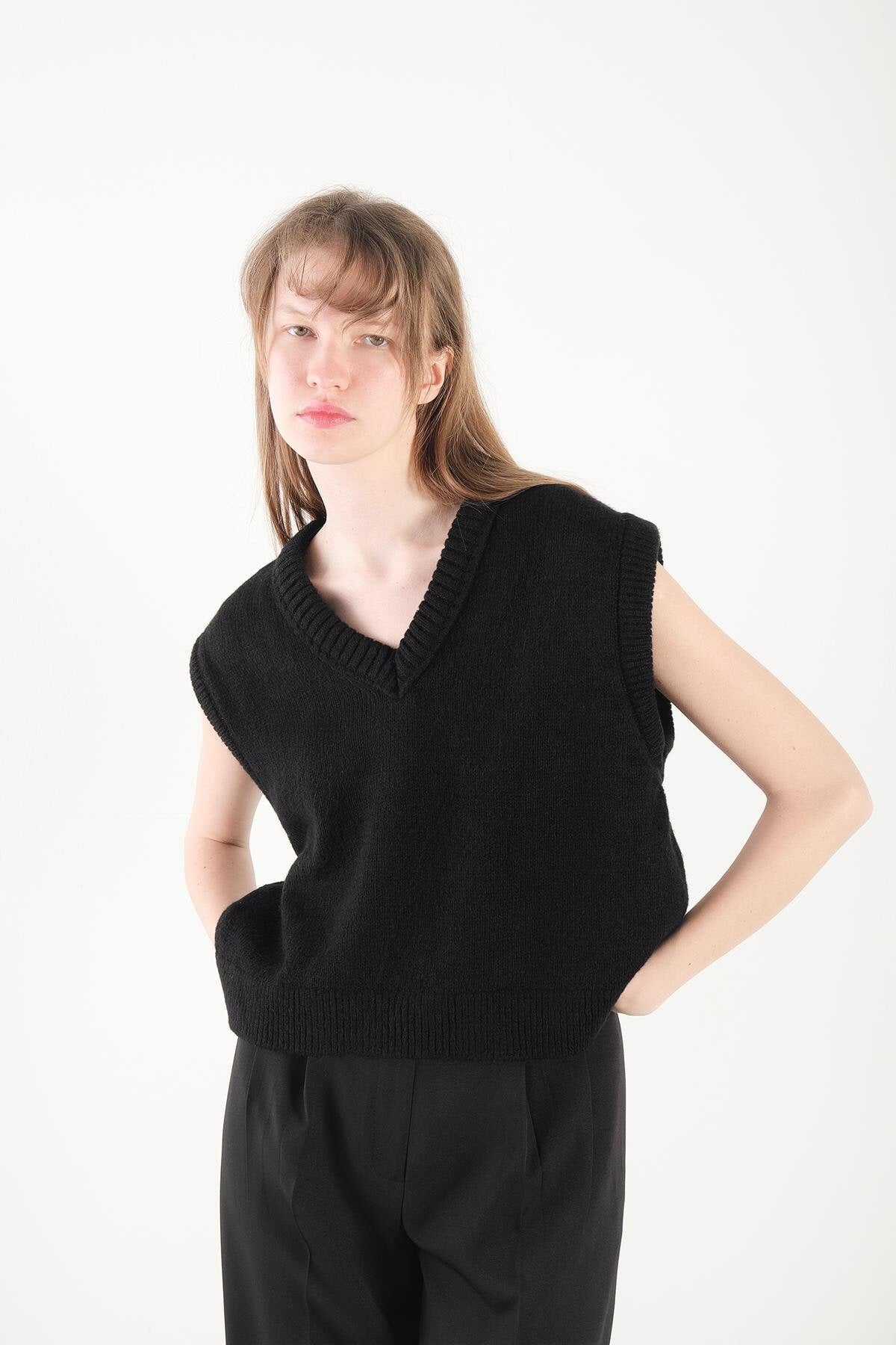 Black_V-Neck-Knit-Vest-addax