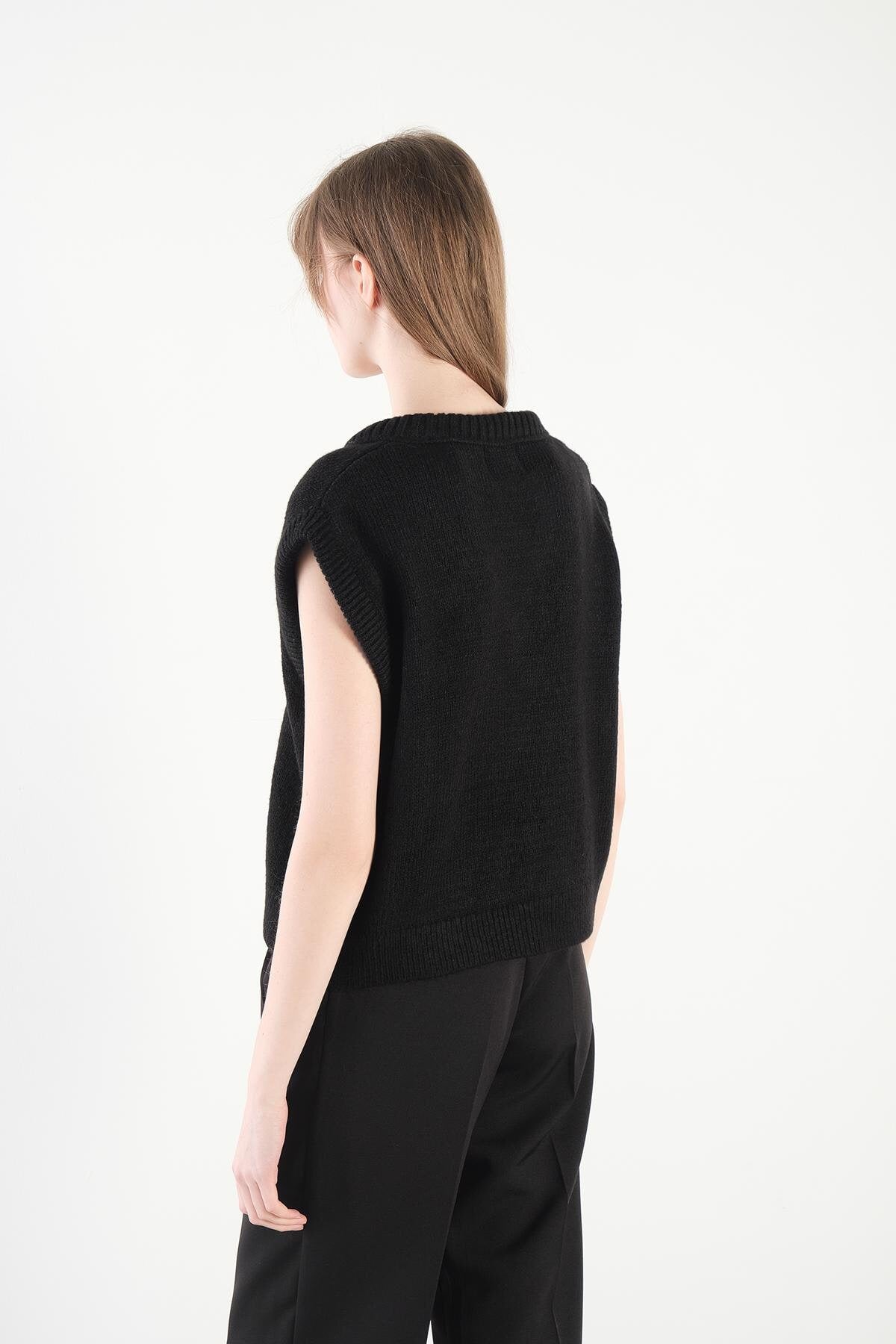 Black_V-Neck-Knit-Vest-addax