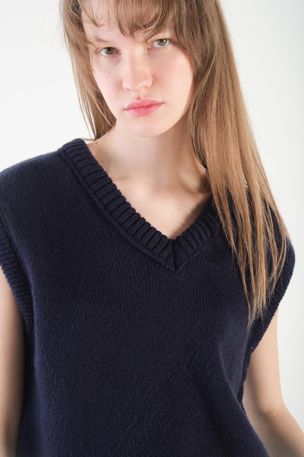 Night-Blue_V-Neck-Knit-Vest-addax