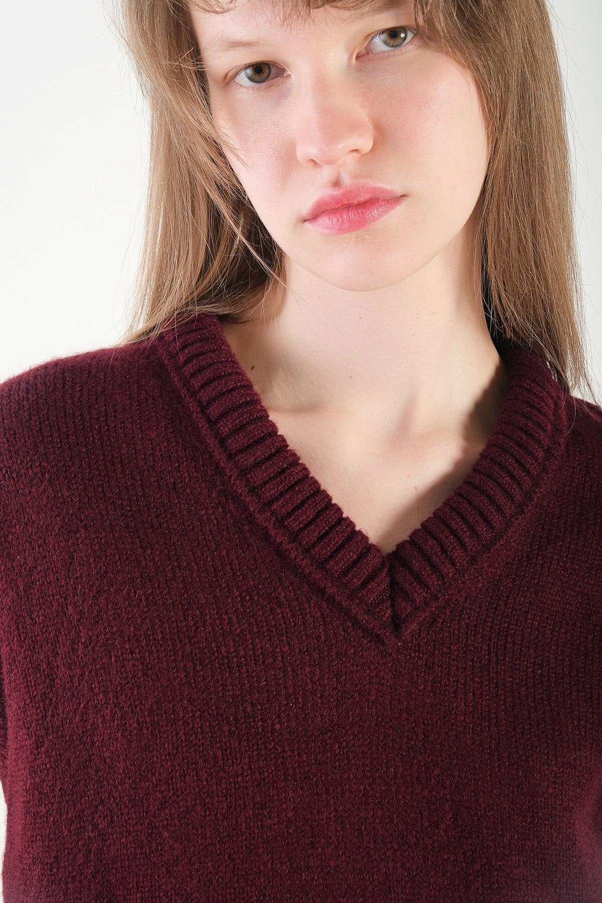 Burgundy_V-Neck-Knit-Vest-addax