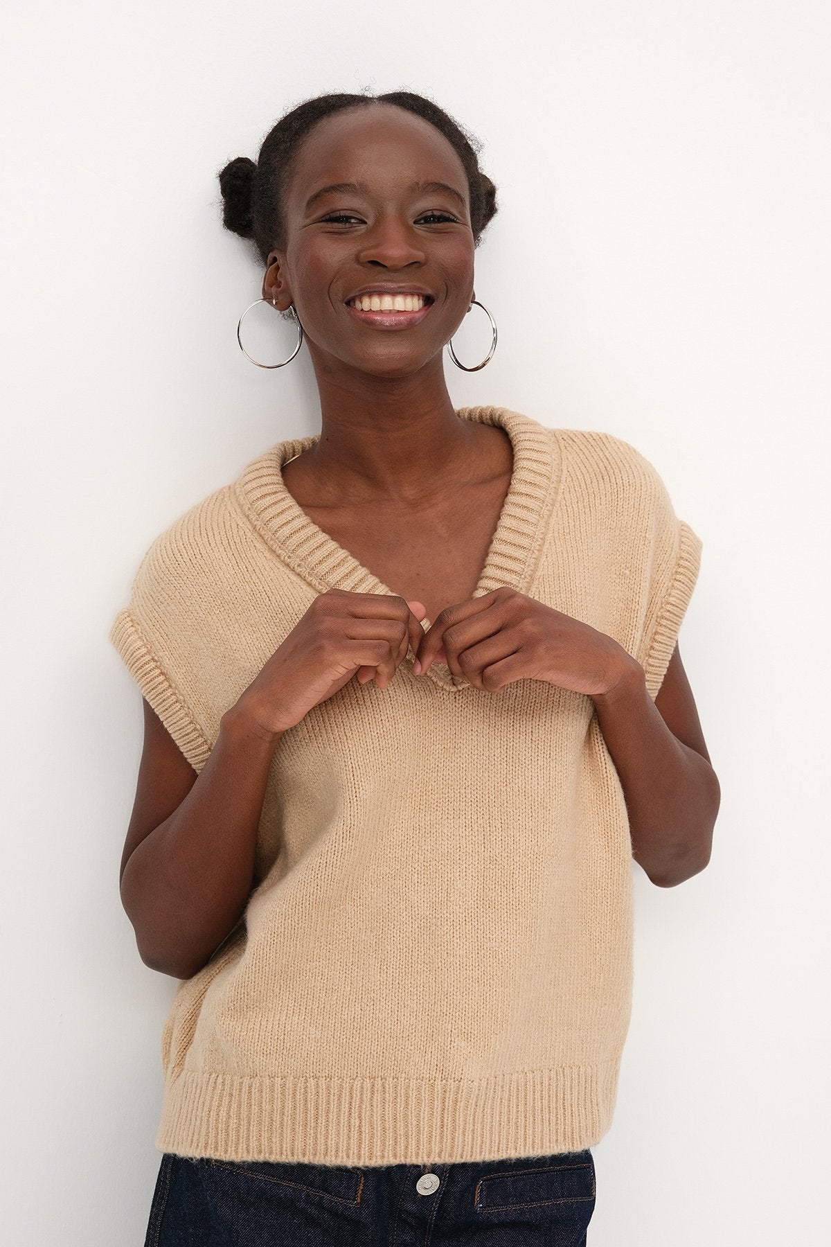 Beige_V-Neck-Knit-Vest-addax