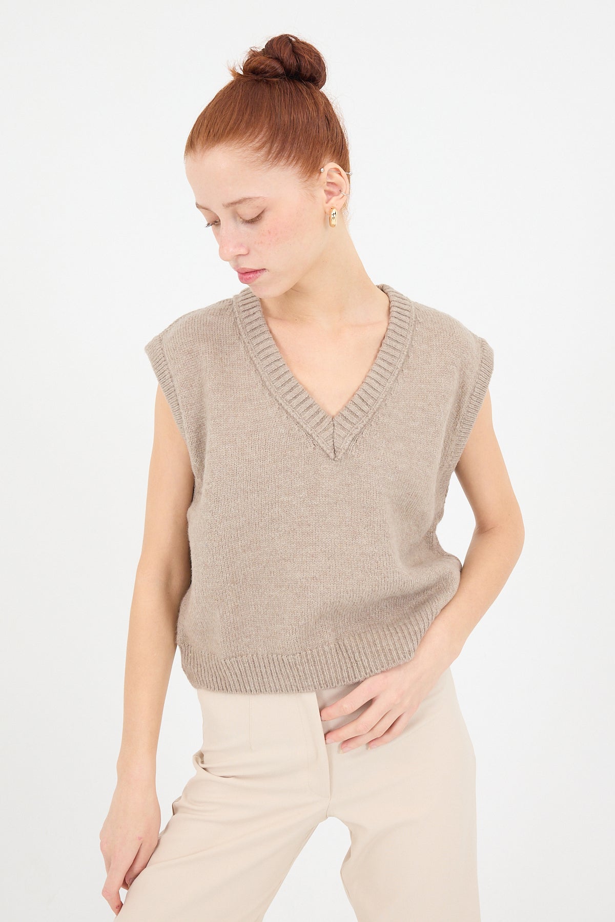 Light-Taupe_V-Neck-Knit-Vest-addax