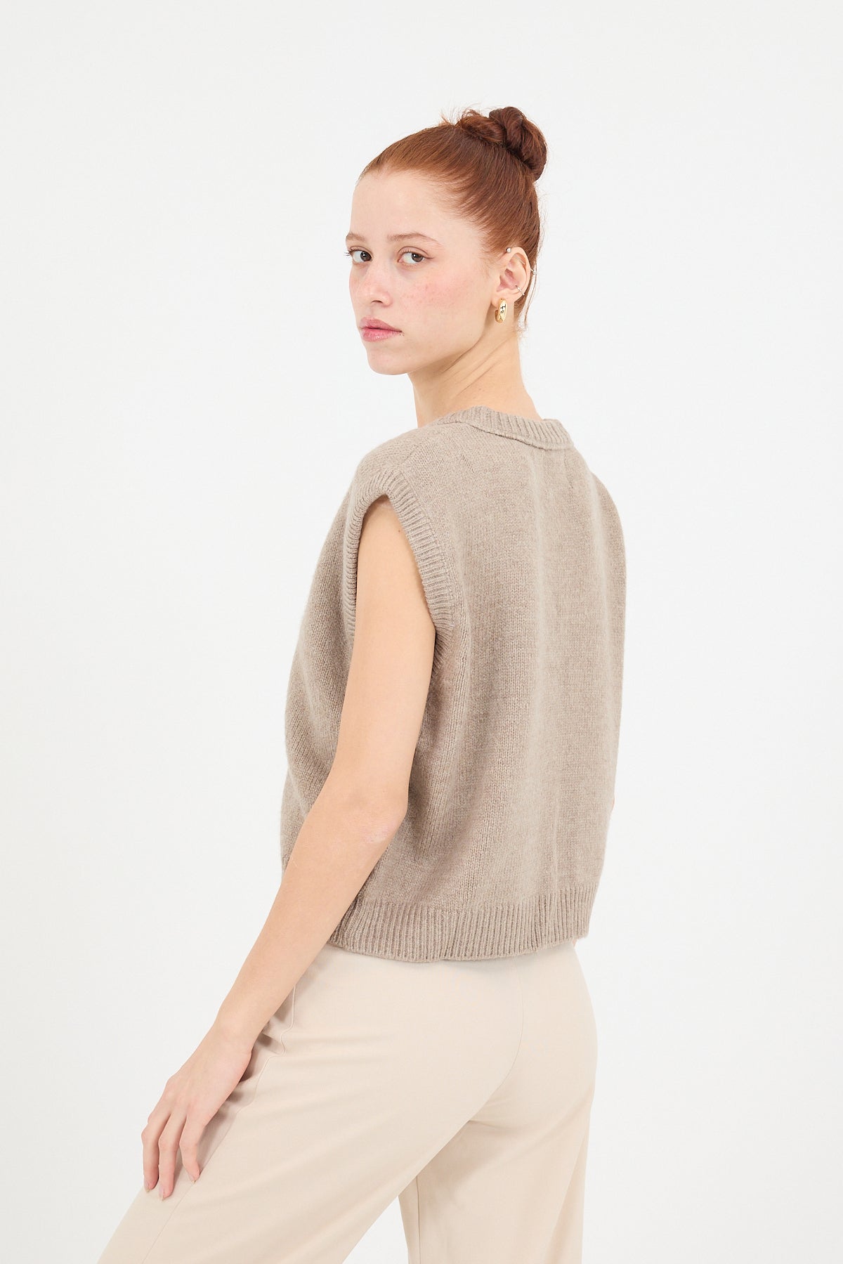 Light-Taupe_V-Neck-Knit-Vest-addax