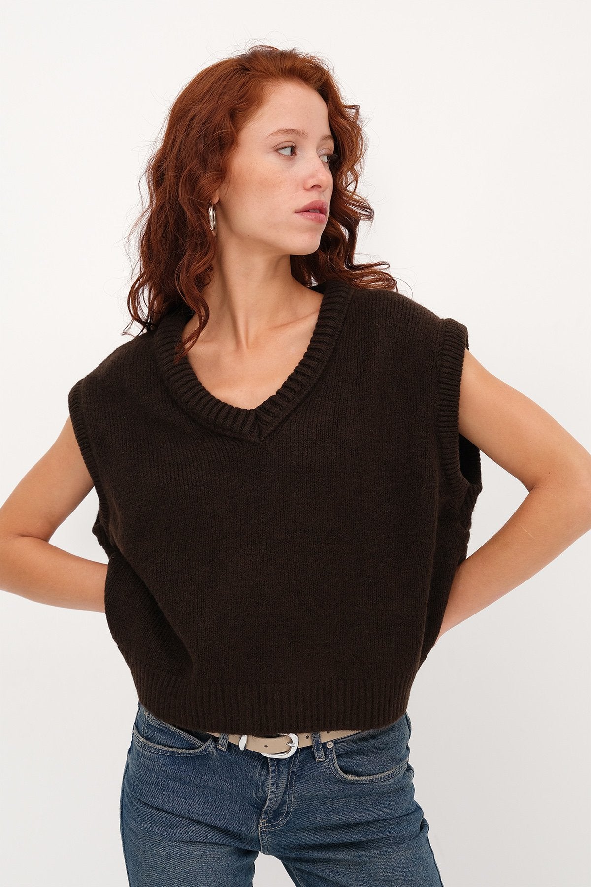 Bitter-Coffee_V-Neck-Knit-Vest-addax