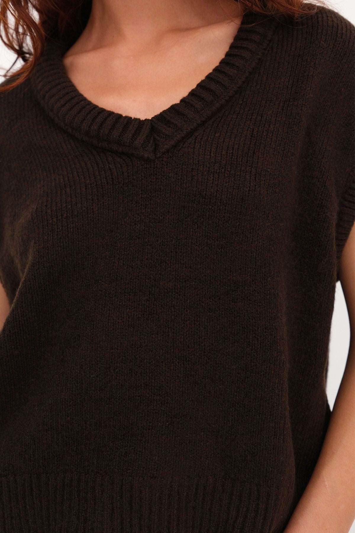 Bitter-Coffee_V-Neck-Knit-Vest-addax